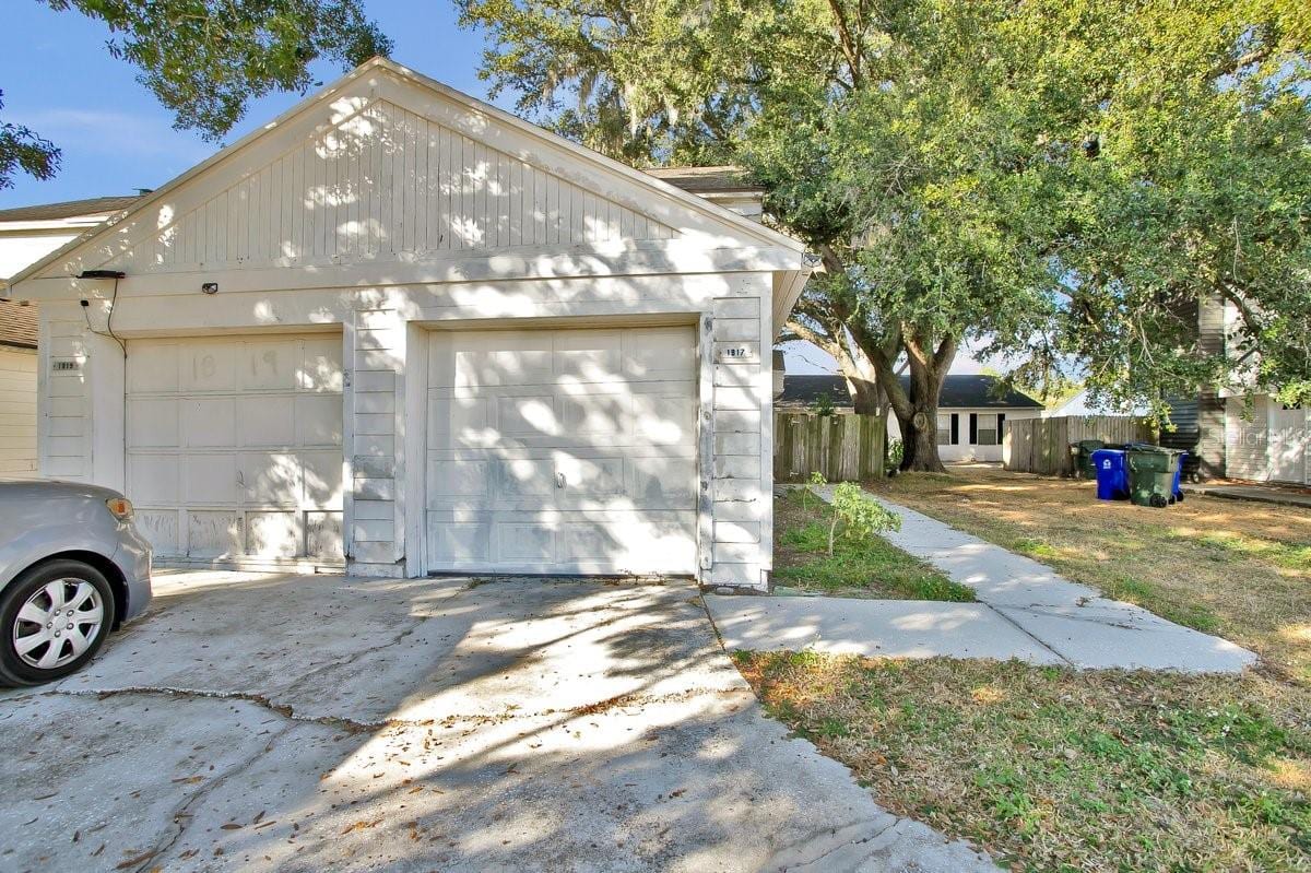 1817 Crystal Grove Dr photo 4