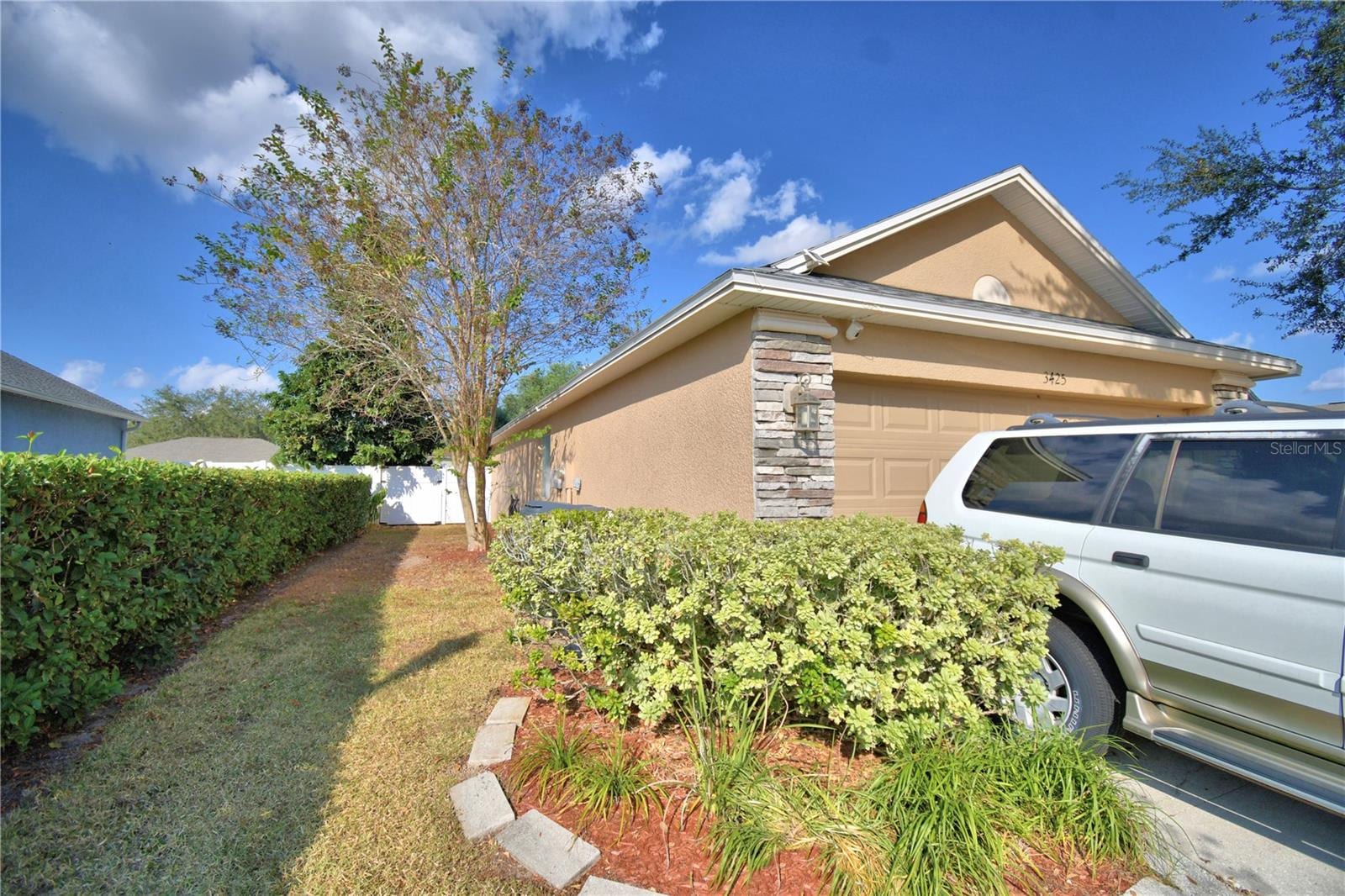 3425 Stoneway Dr photo 2