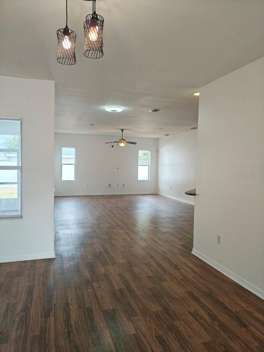 1561 Shorewood Dr photo 3