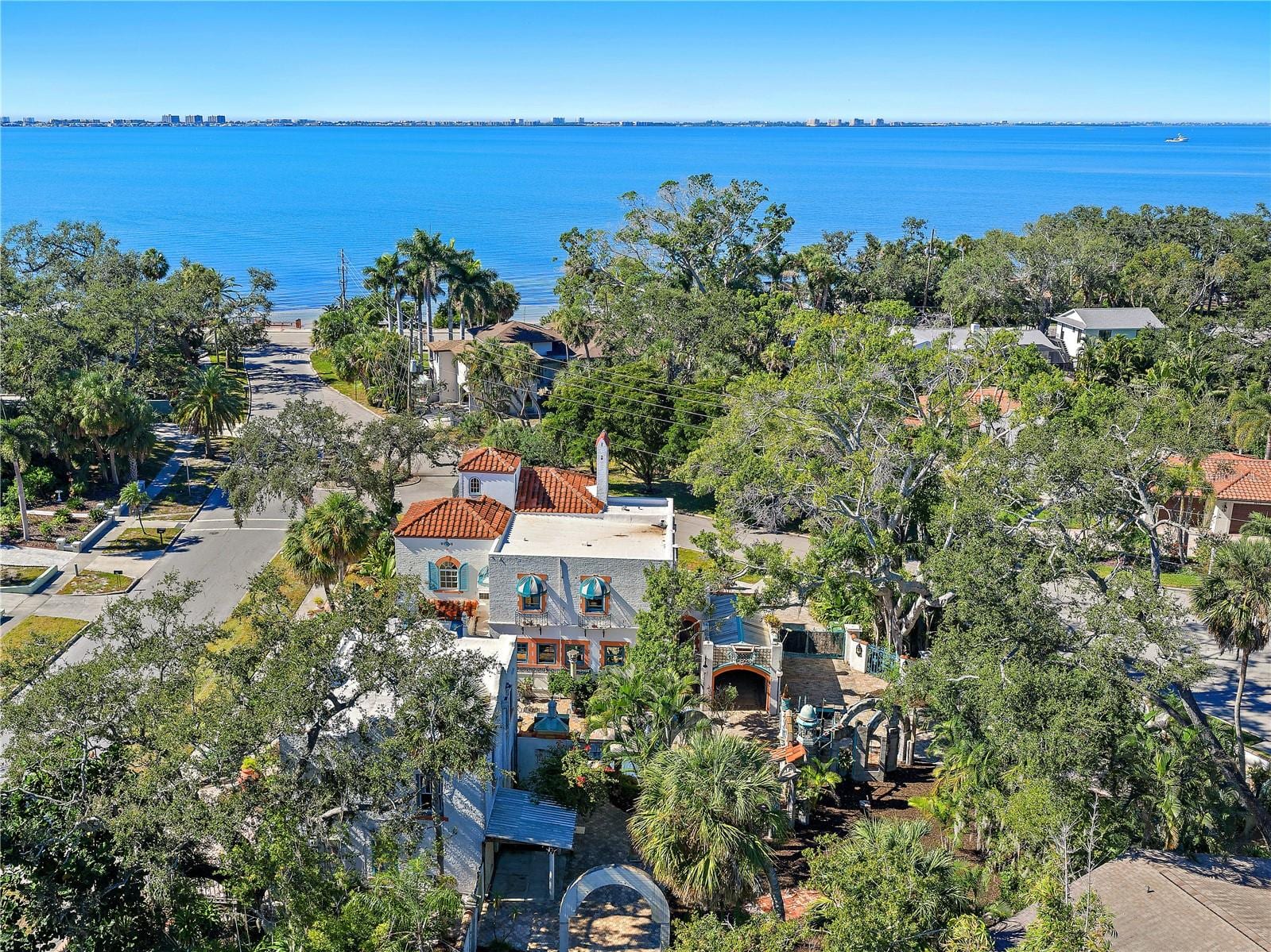 2830 Bay Shore Cir photo 2