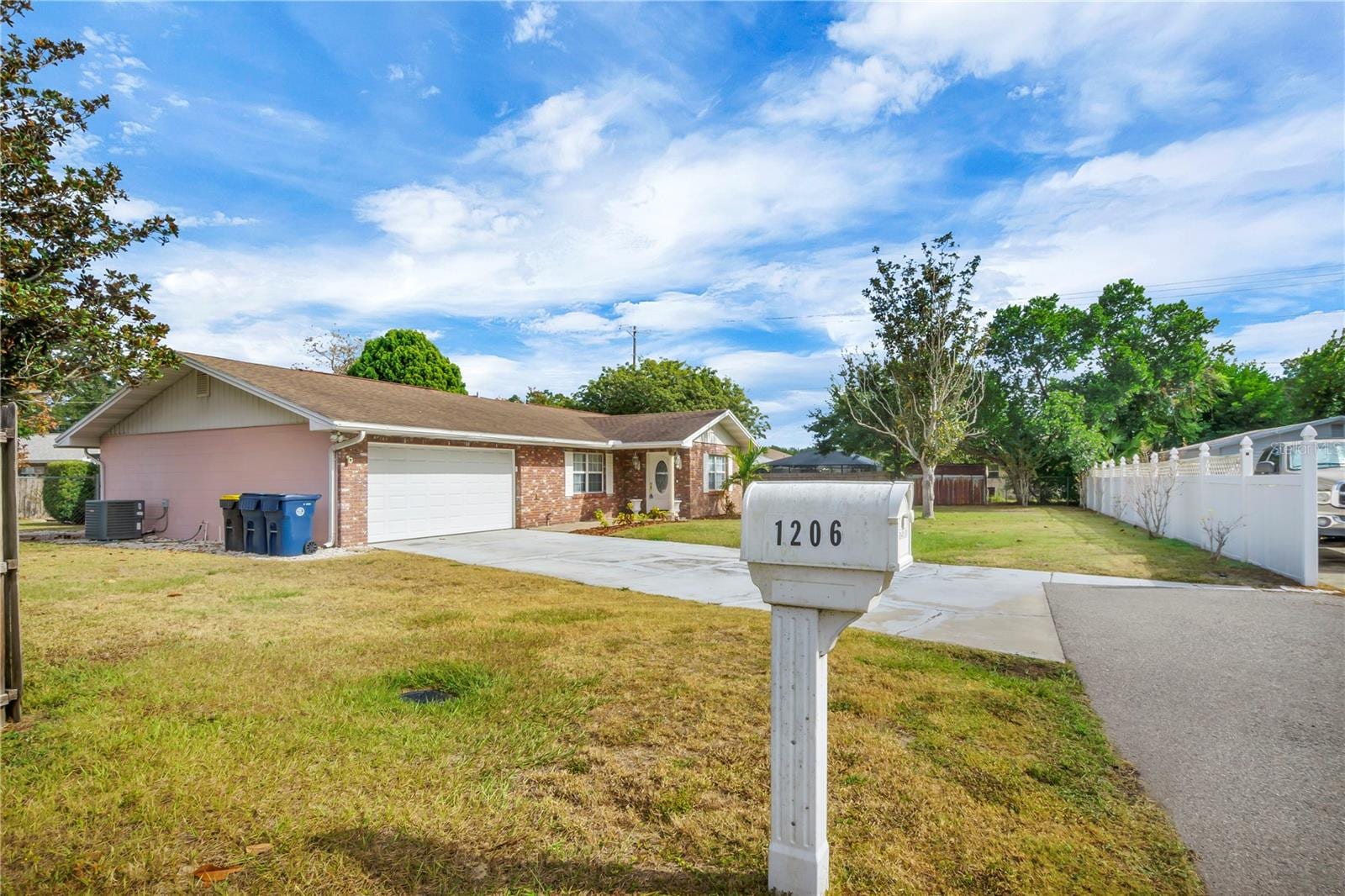 1206 Susan Ln photo 3