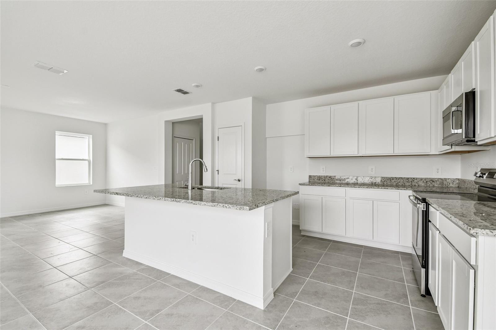 9118 Optimist Way photo 5