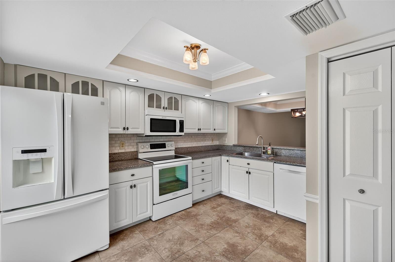 13734 Marseilles CT photo 5