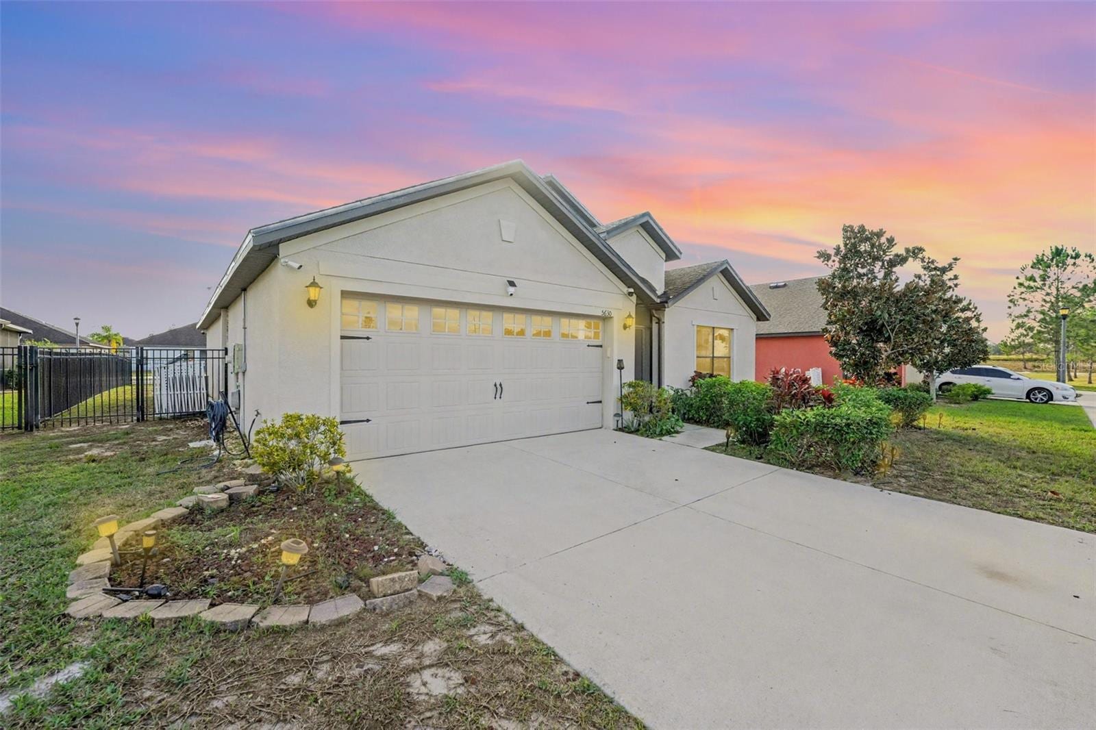 5630 Elsinore Way photo 3
