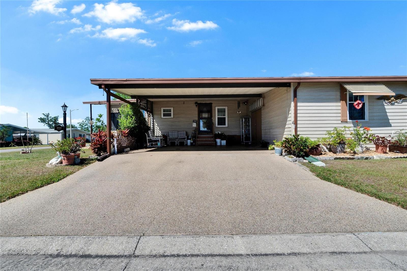4910 Loch Ness Dr photo 2