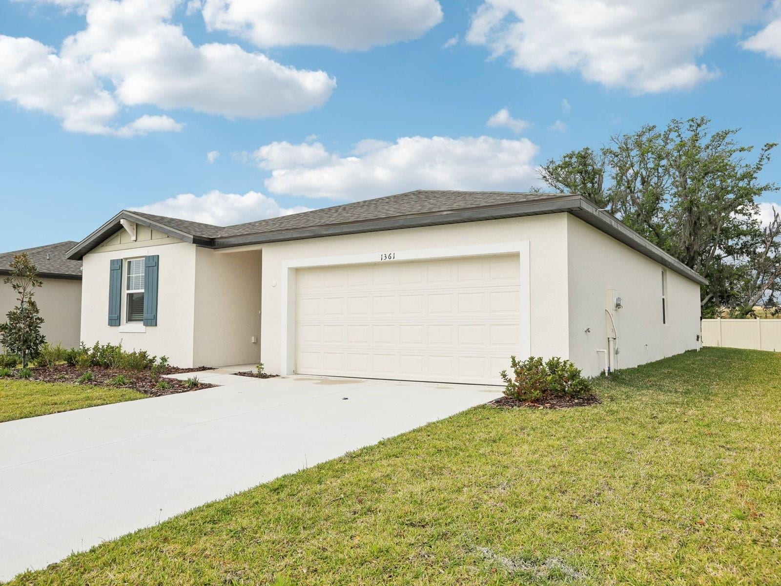 1361 Oak Valley Dr photo 3
