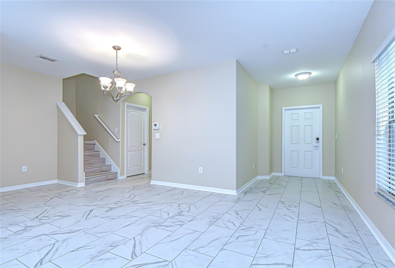 2718 Garden Falls Dr photo 3