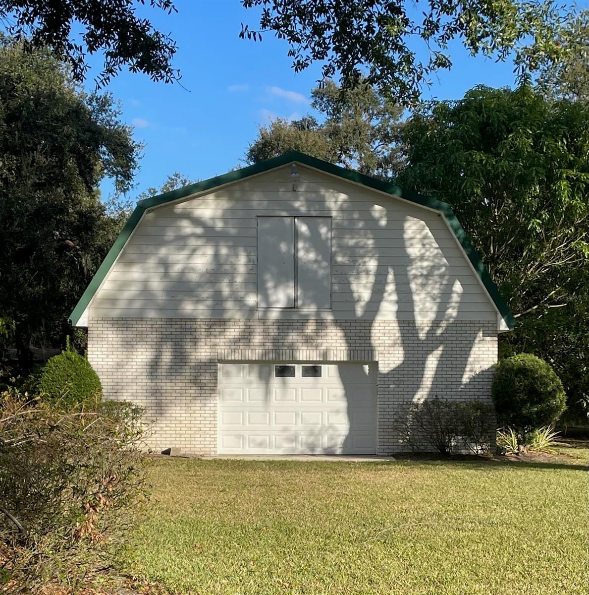 9471 McIntosh Rd photo 2
