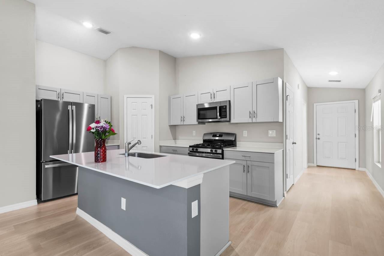5424 Summer Sunset Dr photo 3