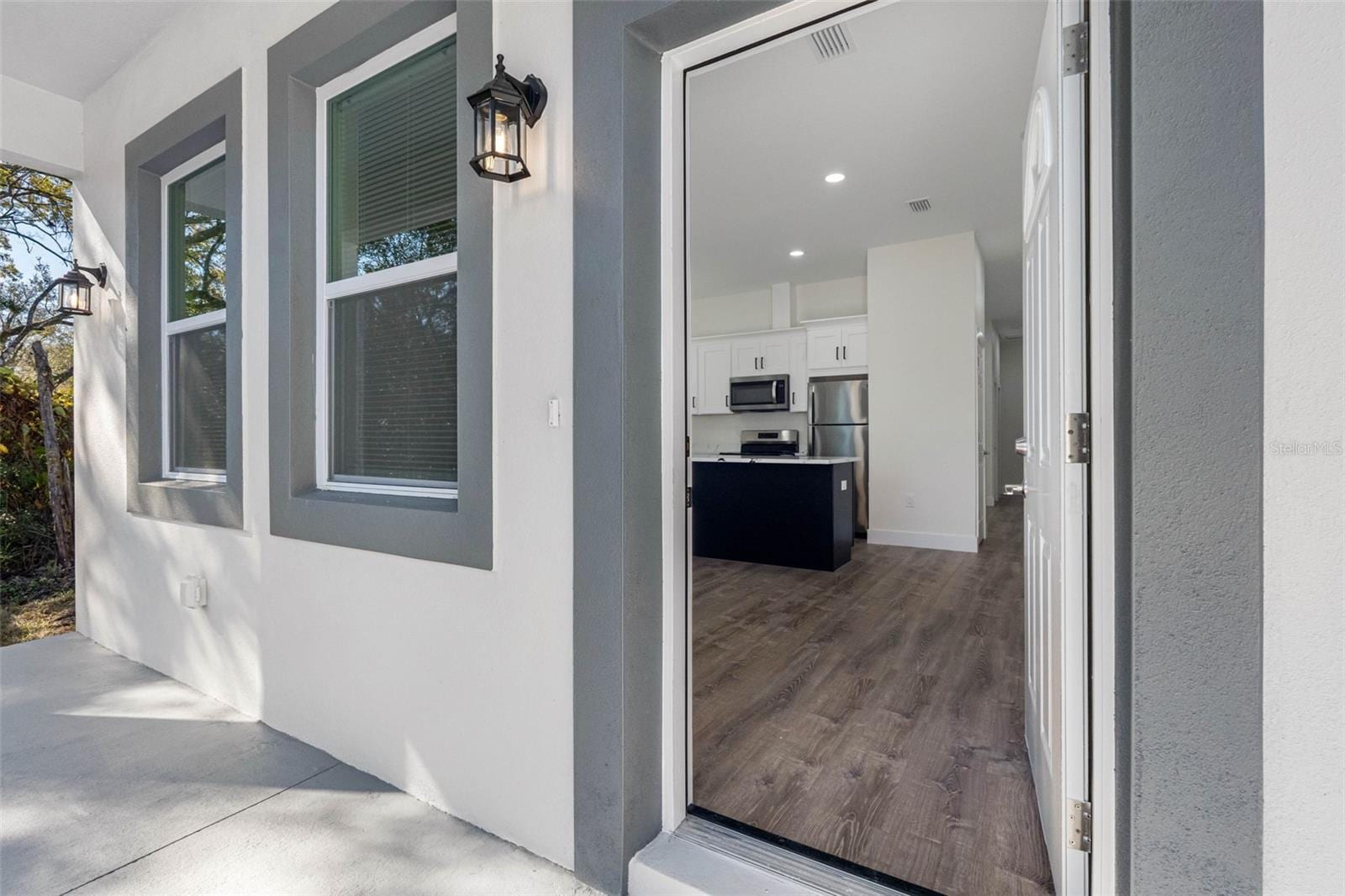 10247 Lake Dr photo 3