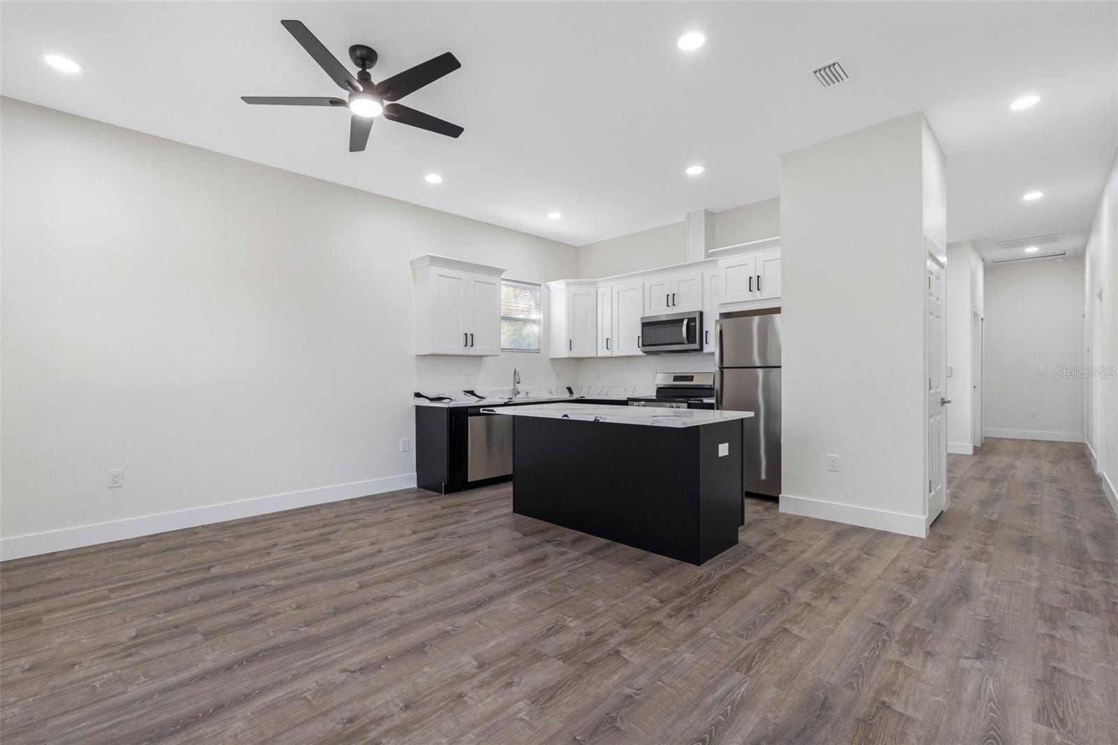 10247 Lake Dr photo 4