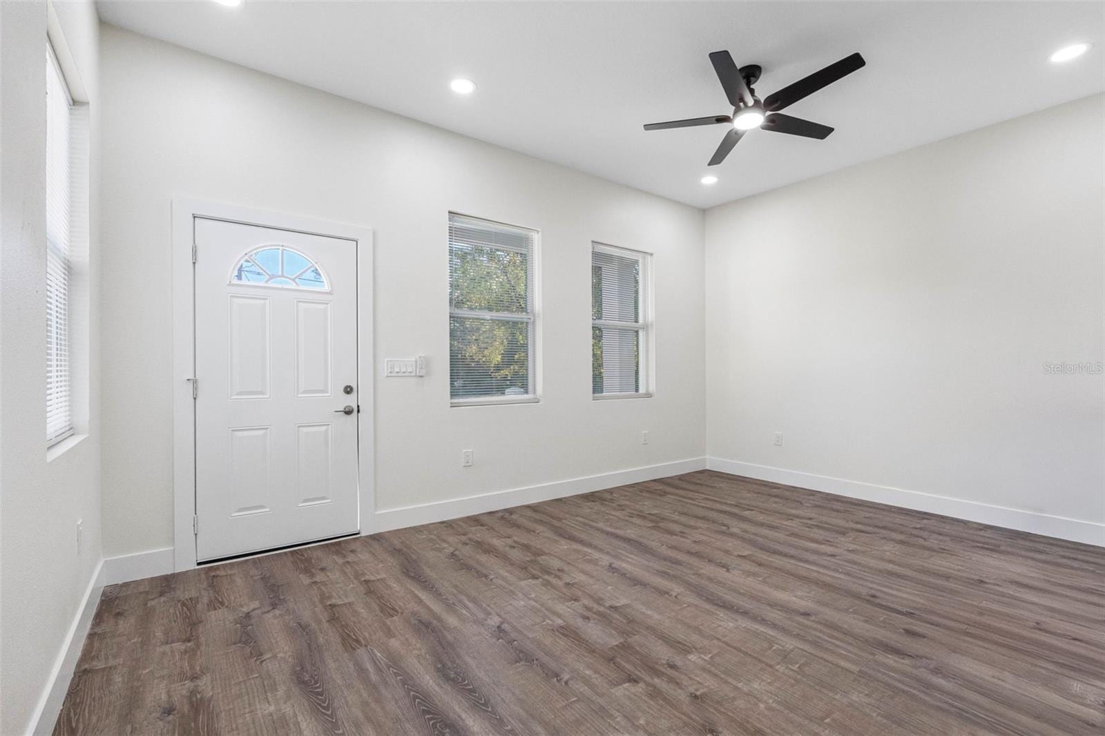 10247 Lake Dr photo 5