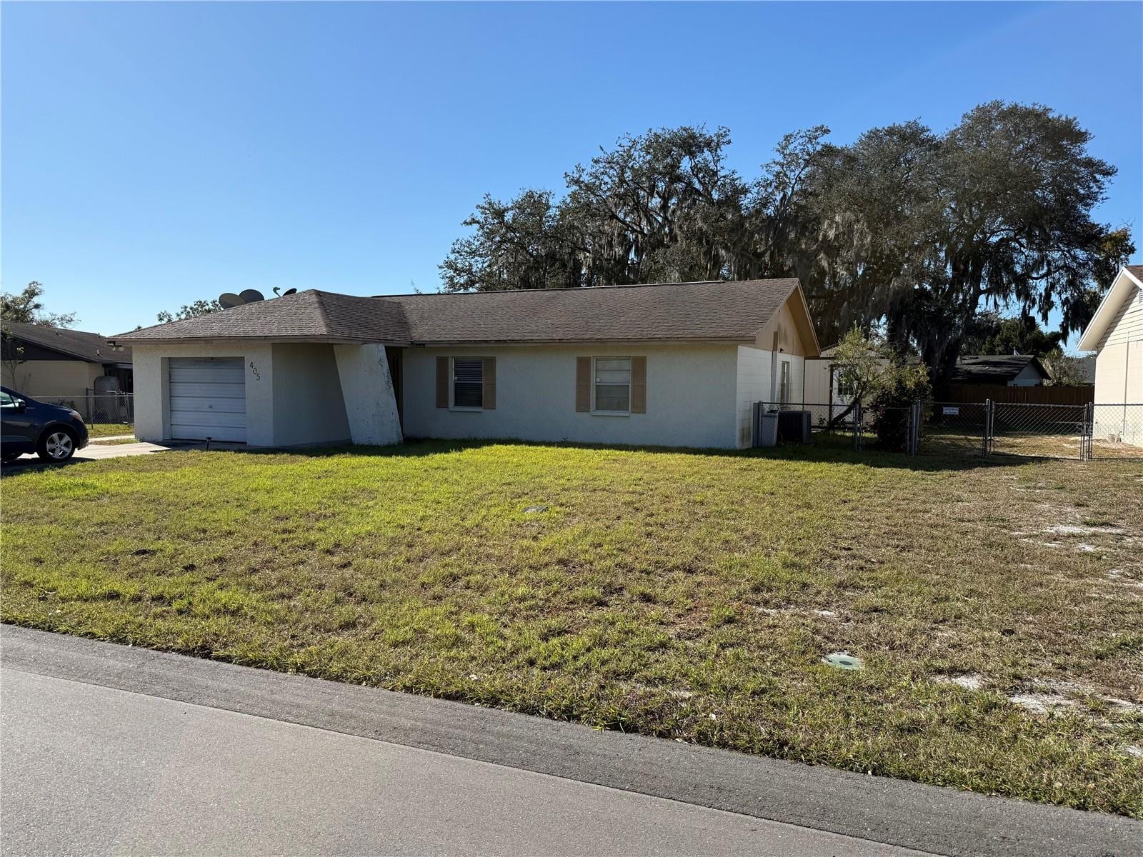405 Hickory Ln photo 3