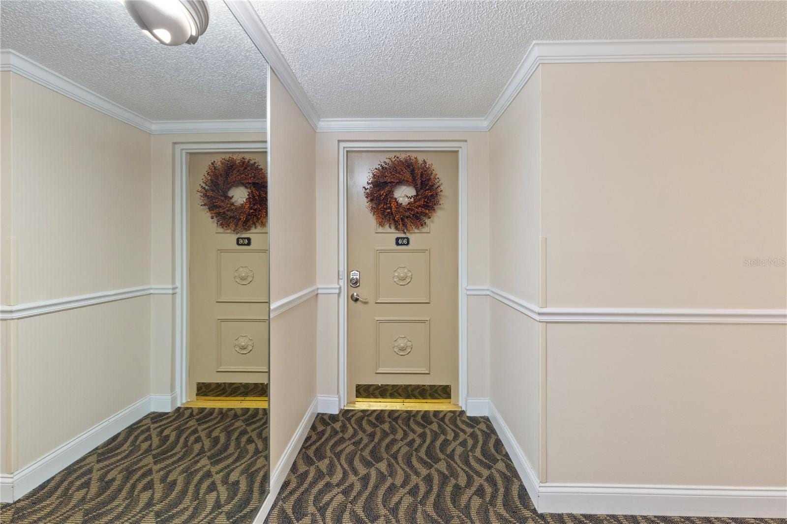 736 Island Way #406 photo 2