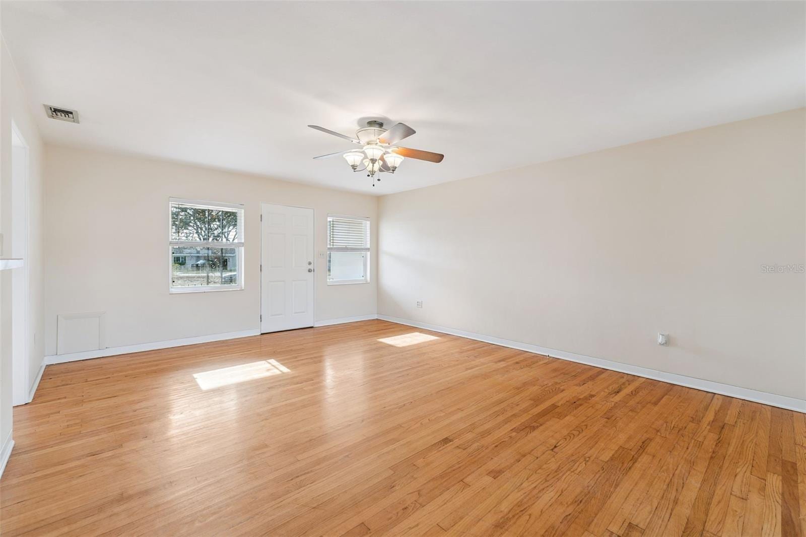 1301 Evalyn Dr SE photo 4