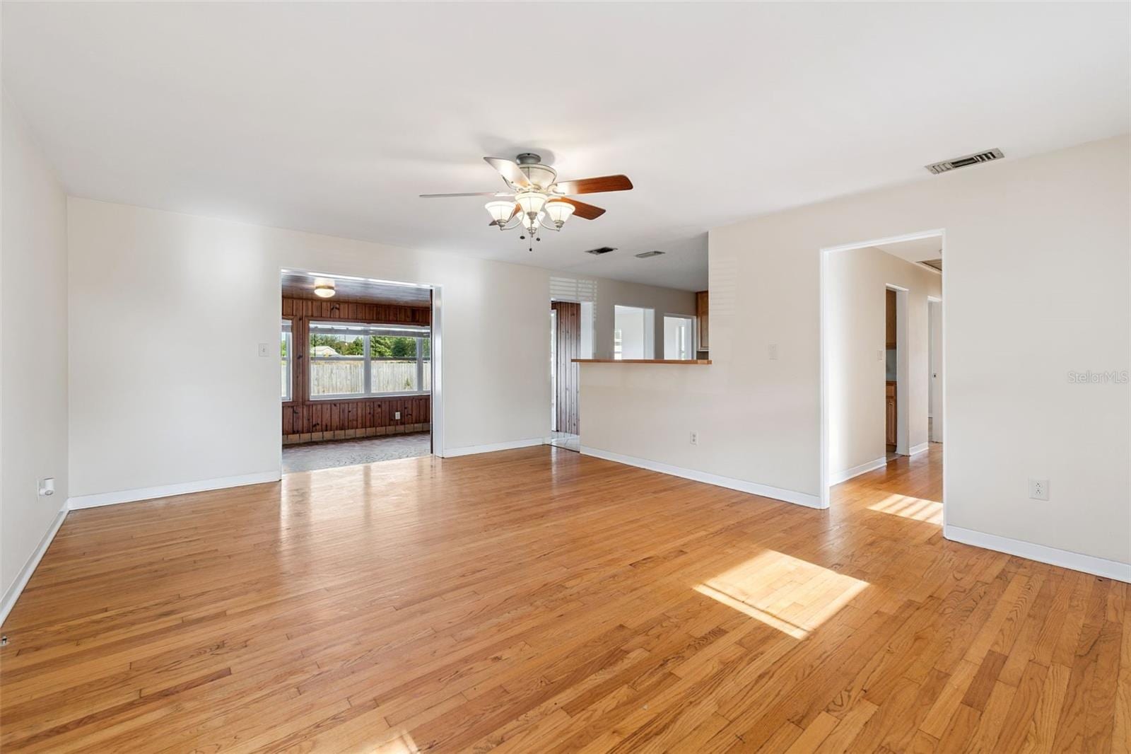 1301 Evalyn Dr SE photo 5