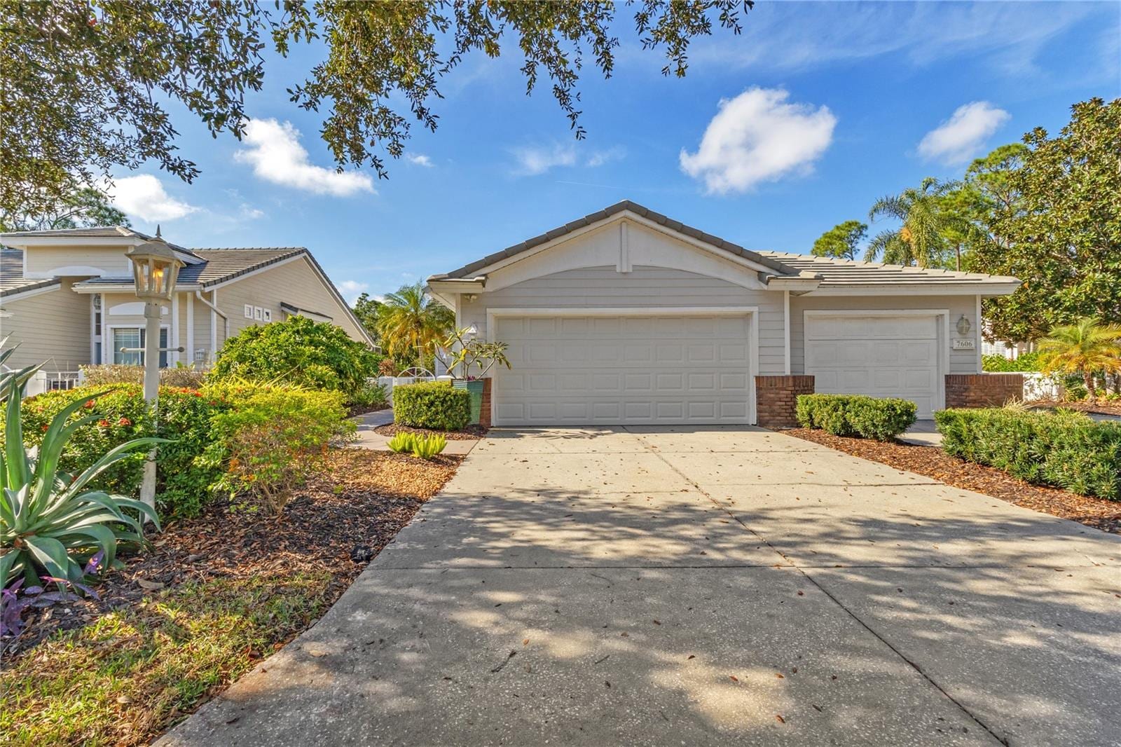 7608 Whitebridge Gln photo 5