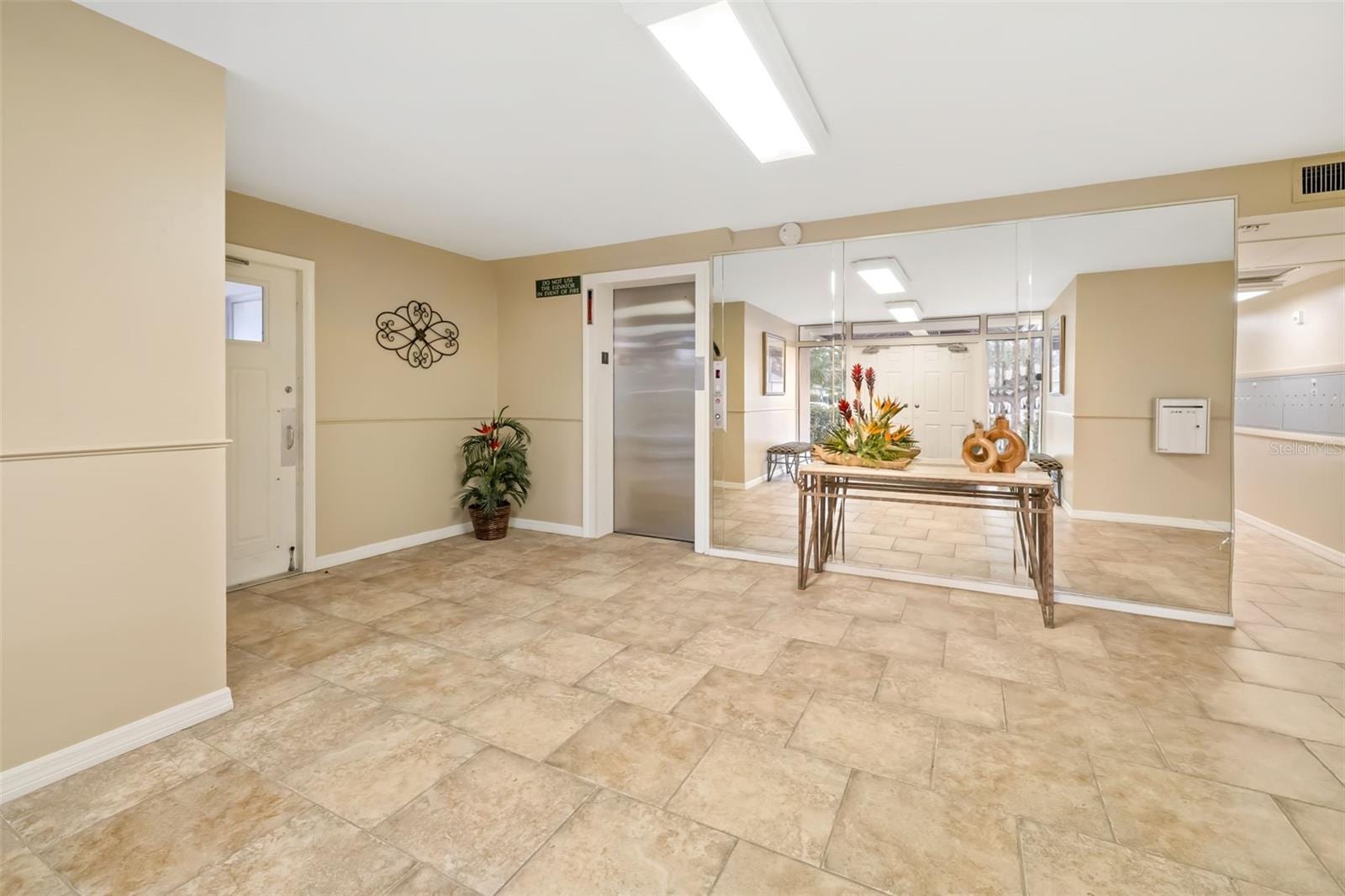 7461 W Country Club Dr #404 photo 4