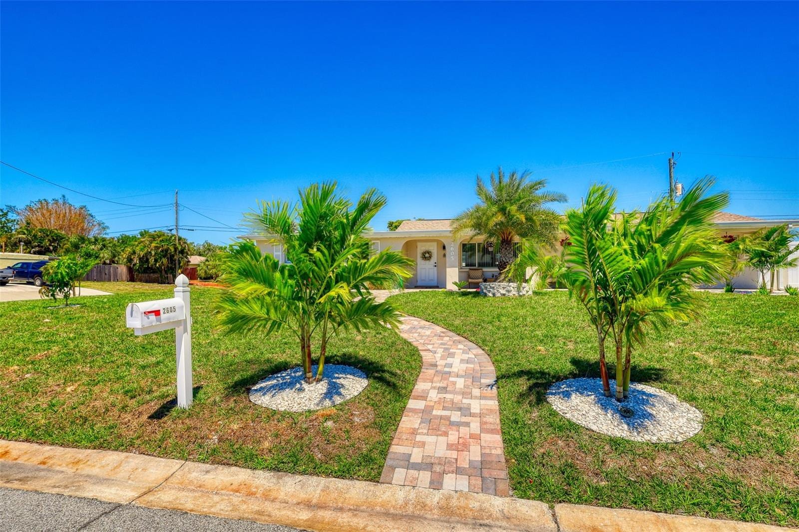 2605 Sunnybrook Dr photo 3