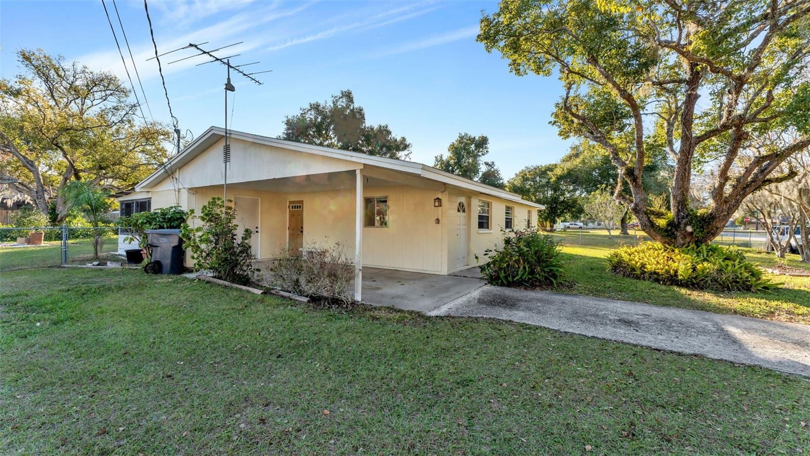 2632 Shadywood Pl photo 3