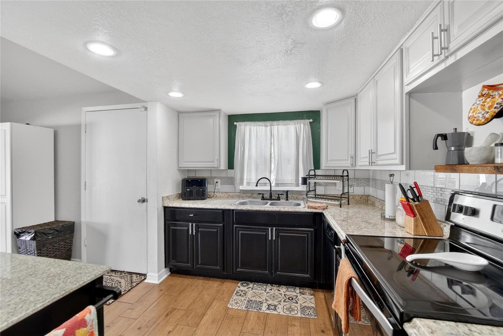 1009 Lenna Ave photo 5