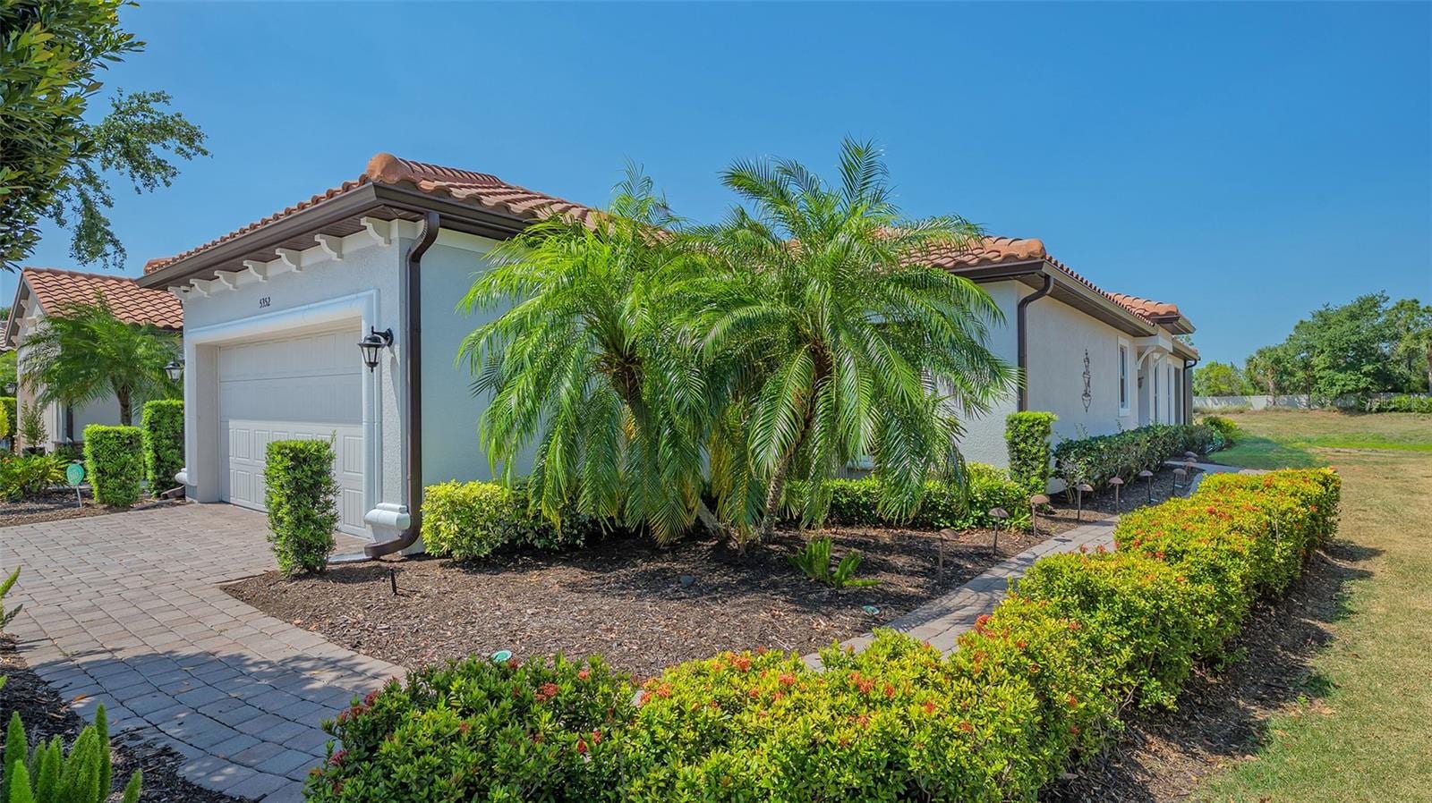 5352 Vaccaro CT photo 2