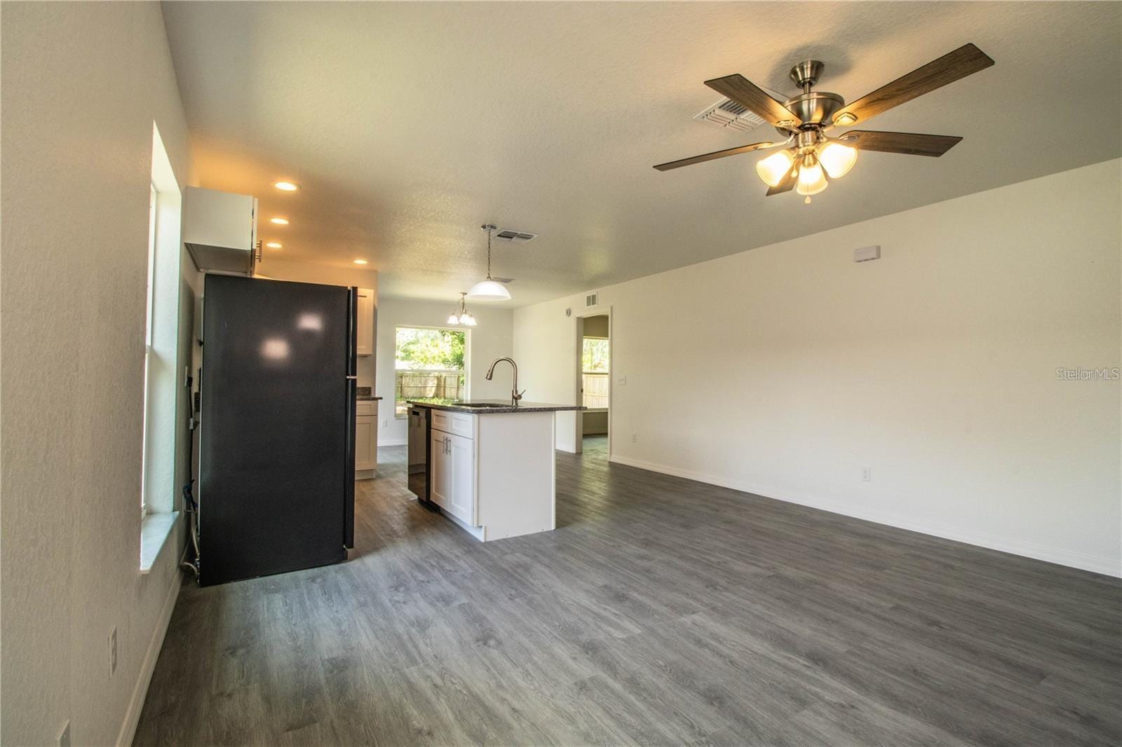 1437 Amos Ave photo 4