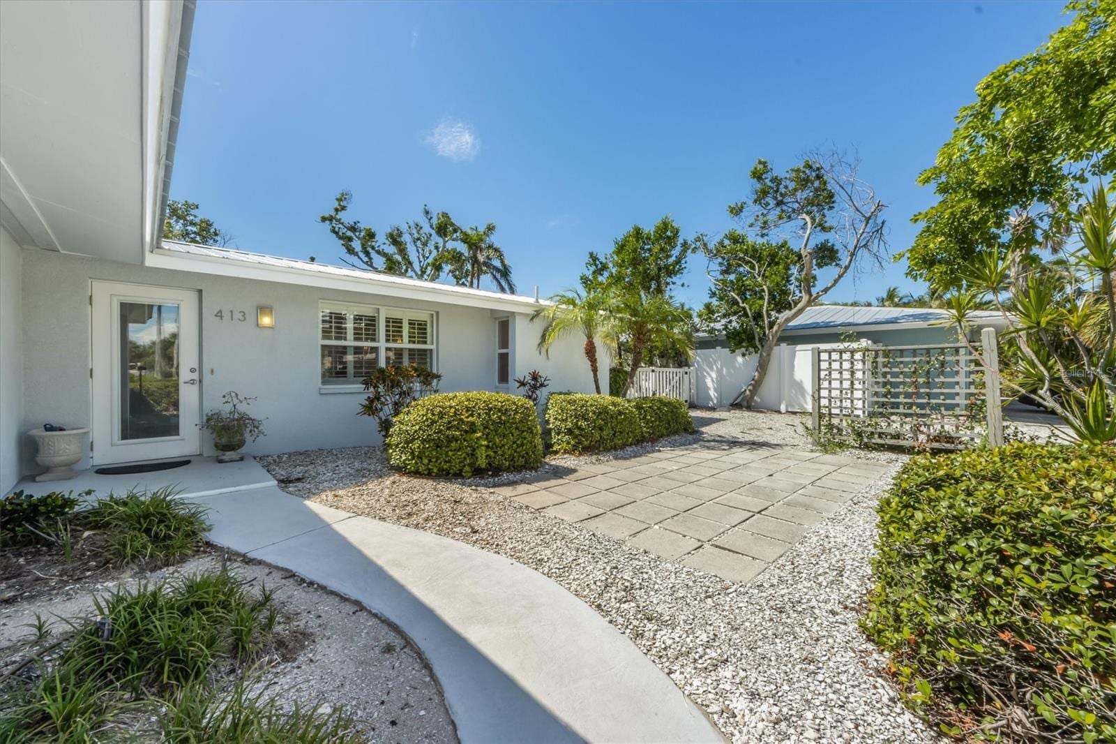 413 Poinsettia Rd photo 4