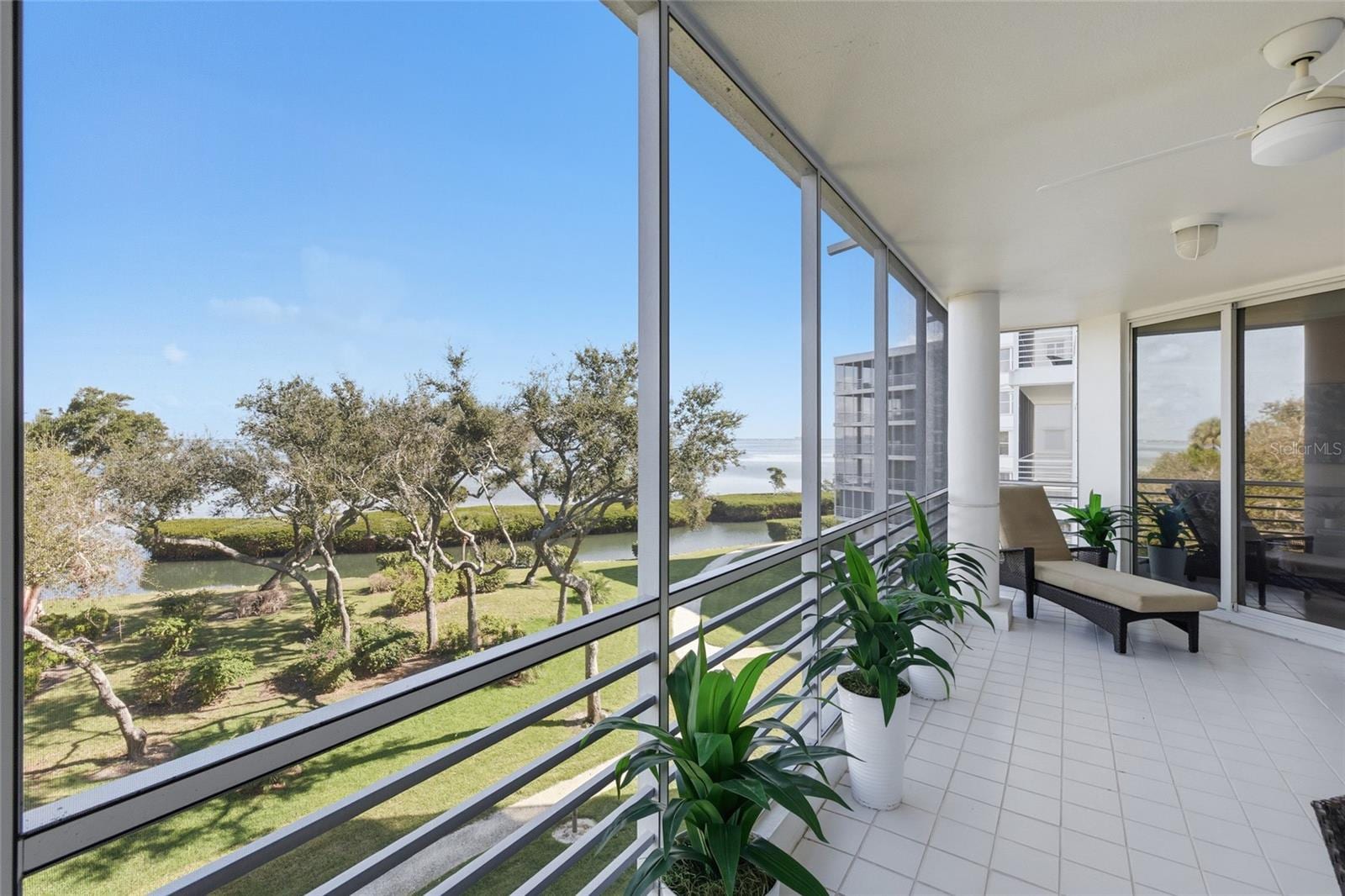 2550 Harbourside Dr #333 photo 5