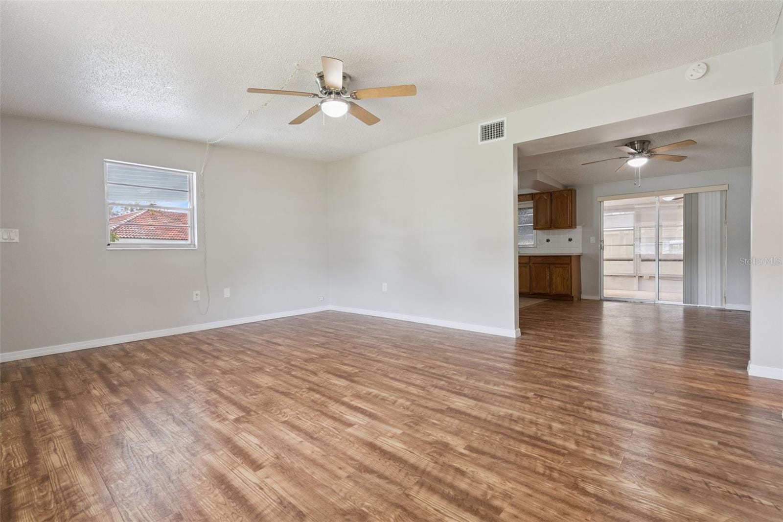 106 Lantern Ln photo 4