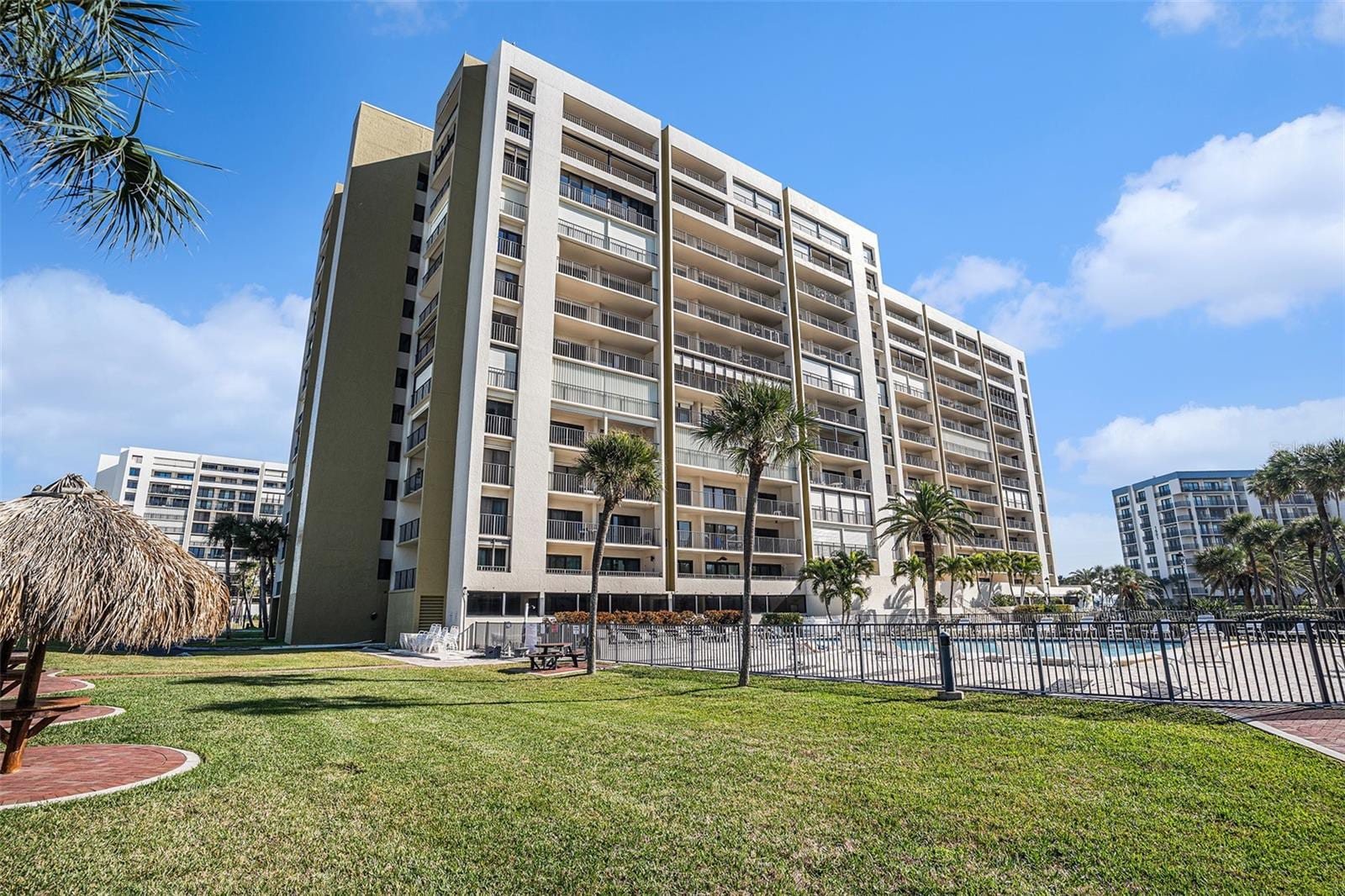 1480 Gulf Blvd #905 photo 2