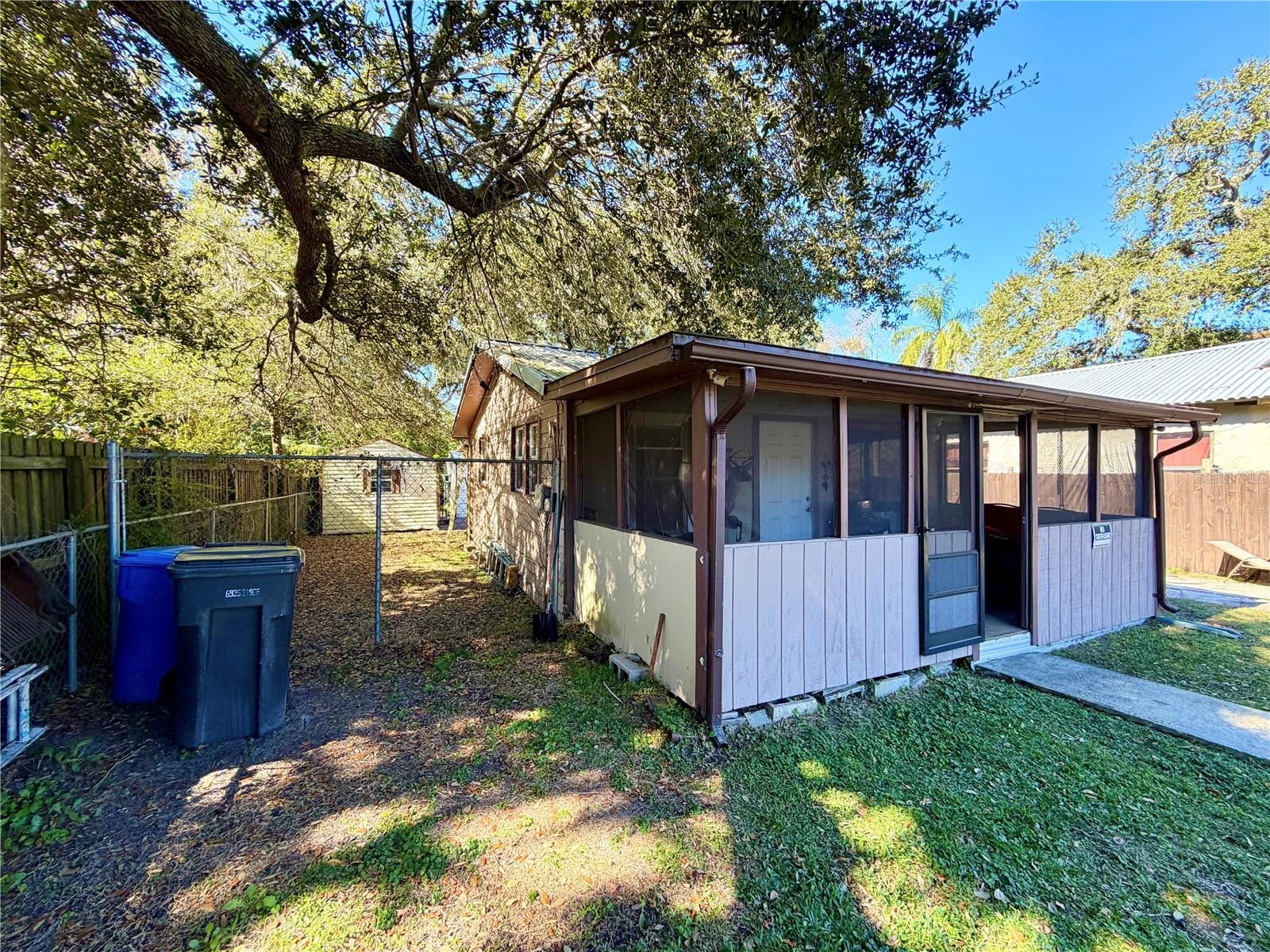 2318 Hibiscus Ave photo 2