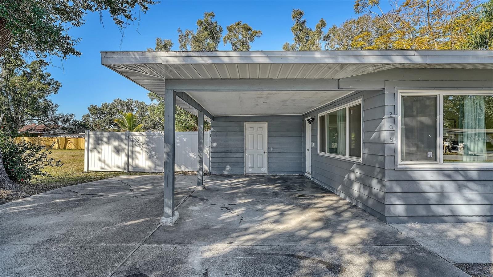 209 Briggs CT photo 3