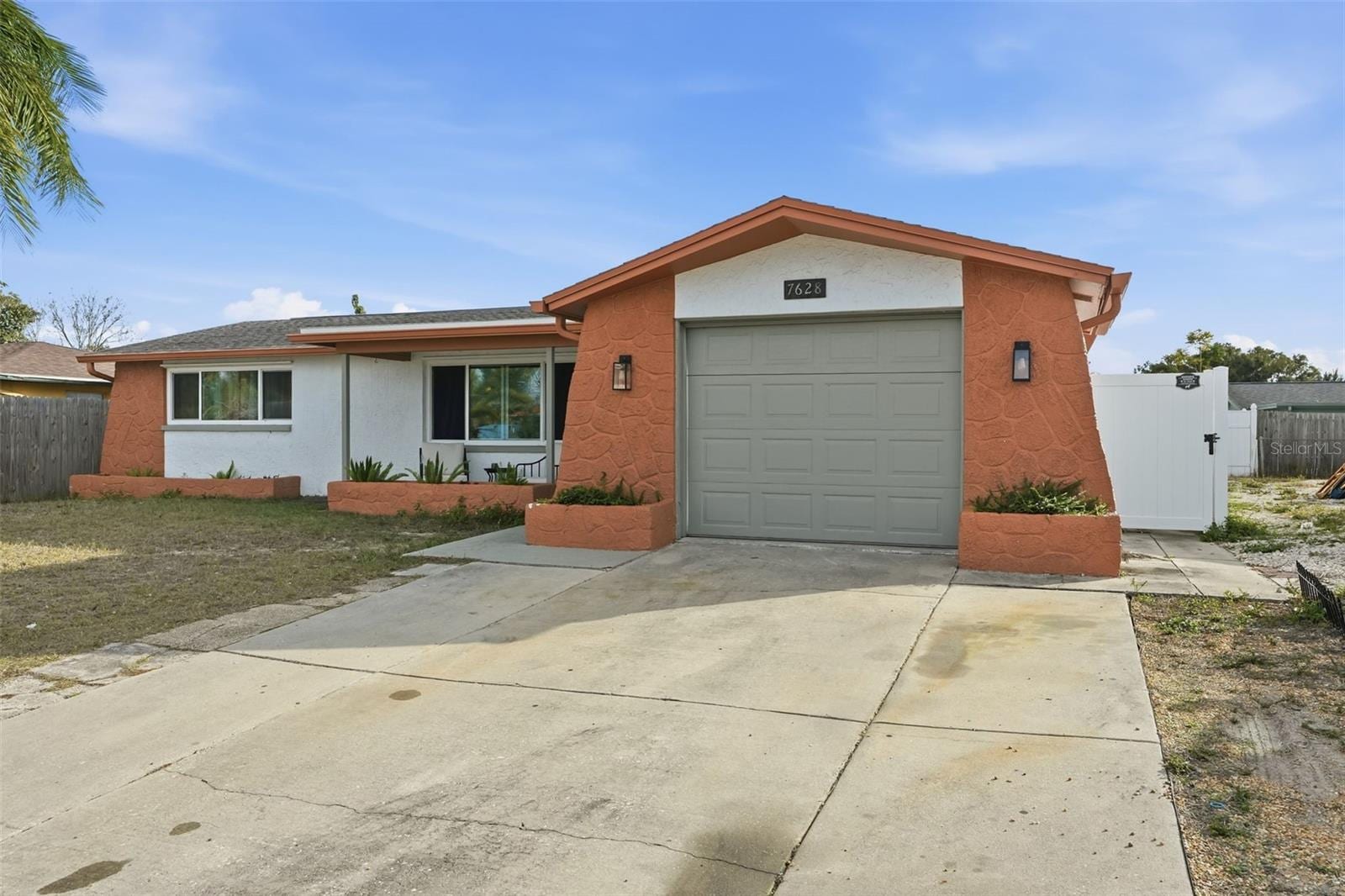 7628 Dale Dr photo 2