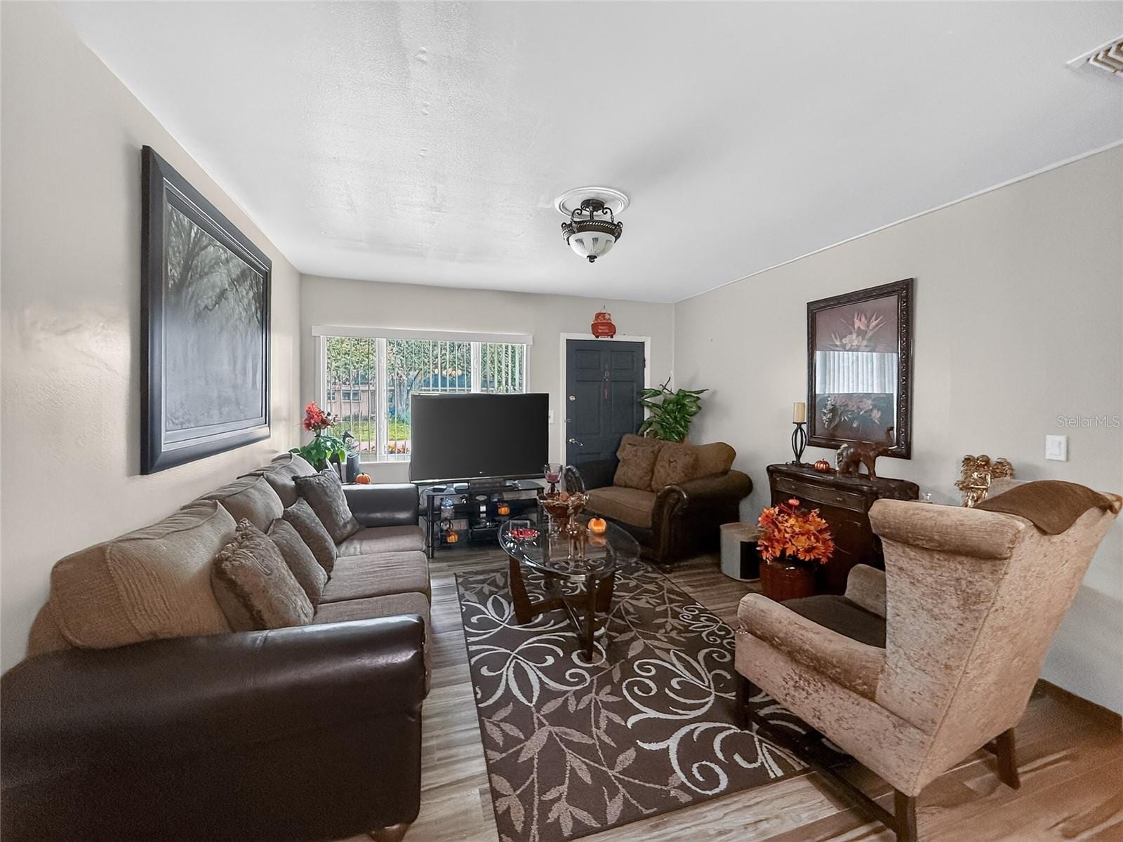 8009 Cornwall Ln photo 4
