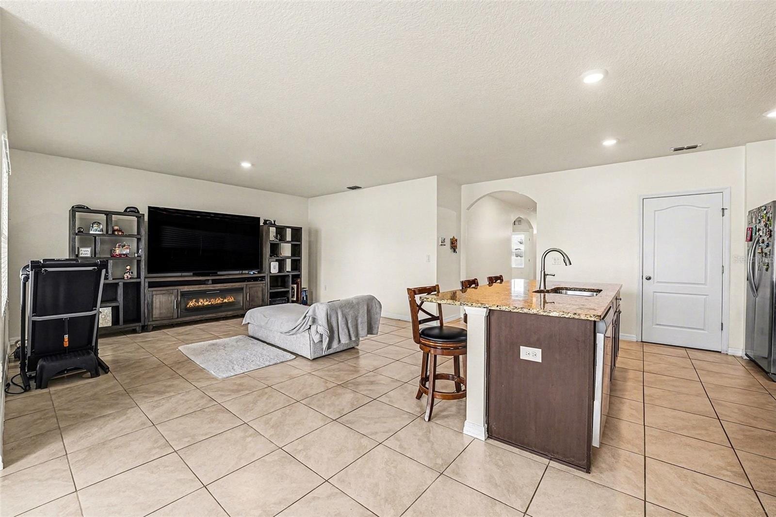 3180 Country Club Cir photo 5
