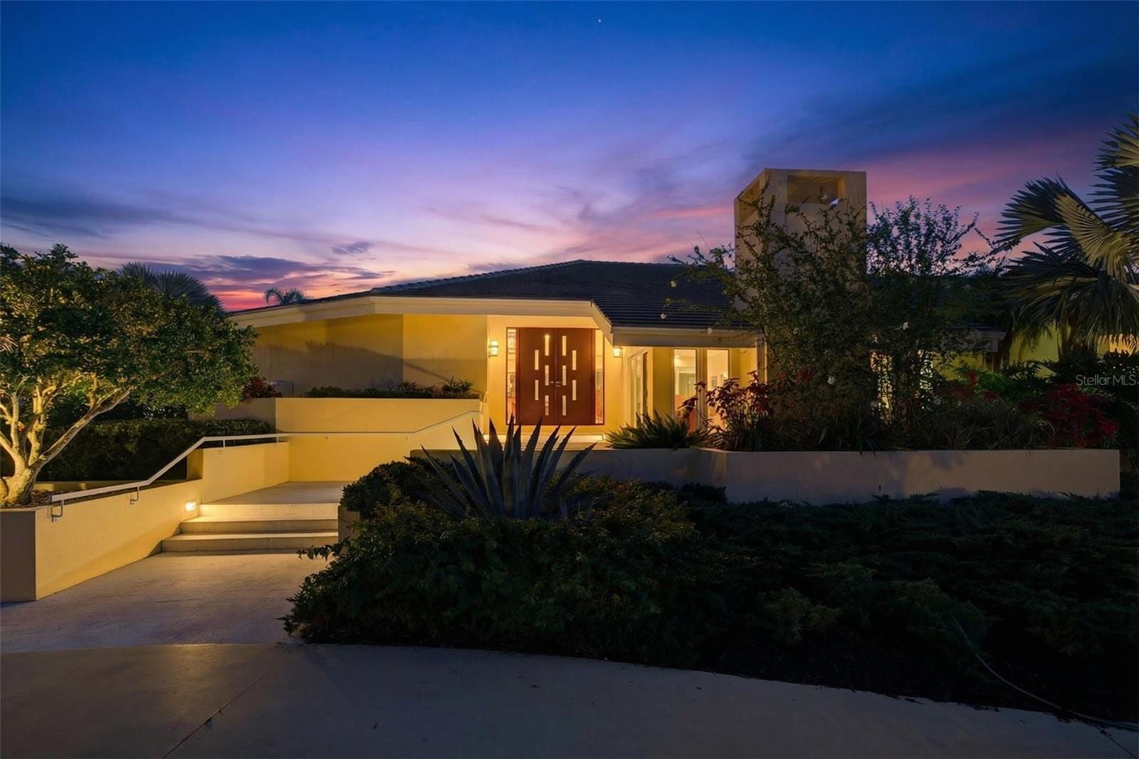 1571 Harbor Cay Ln photo 4