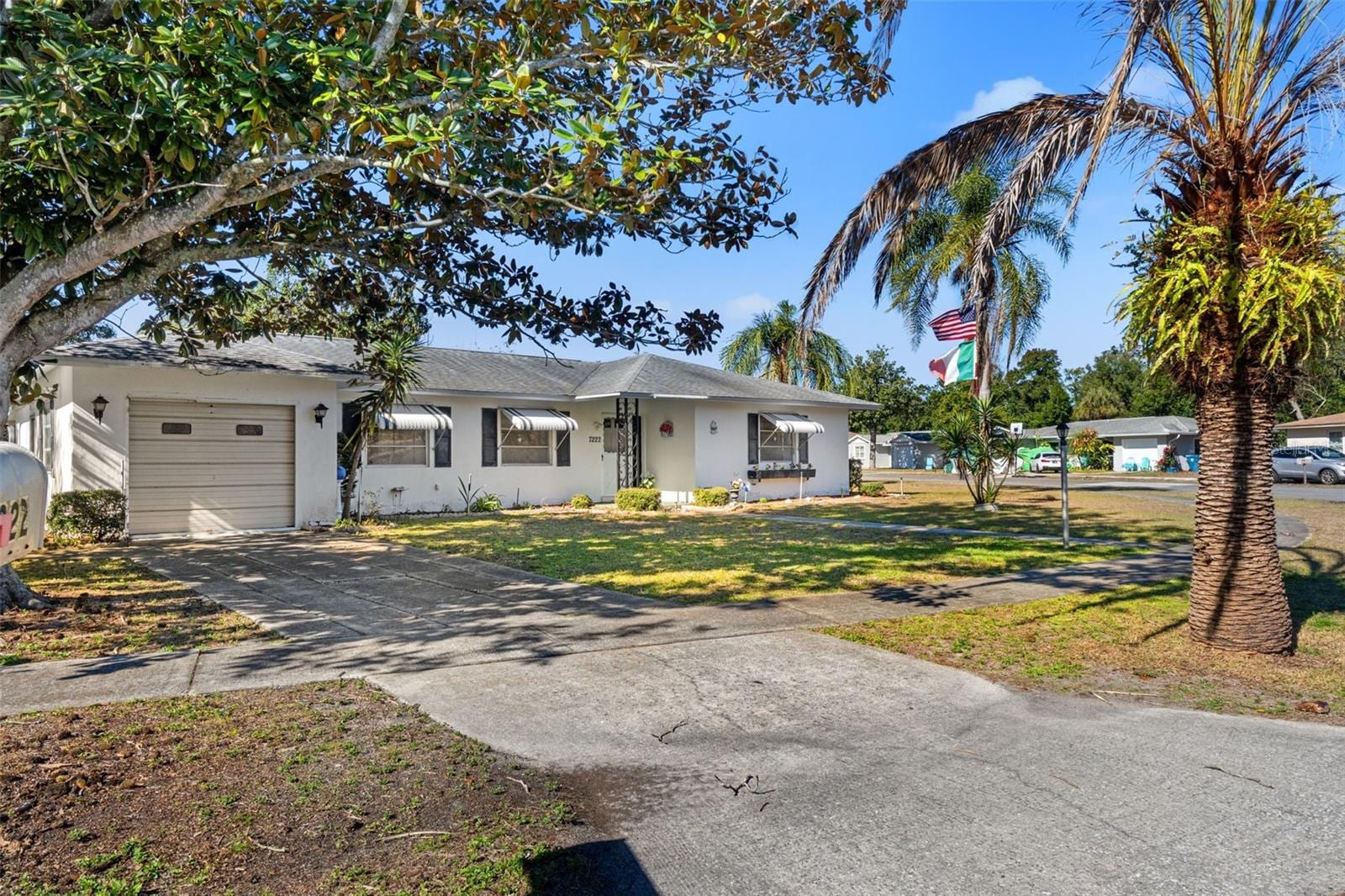 7222 Holiday Dr photo 3