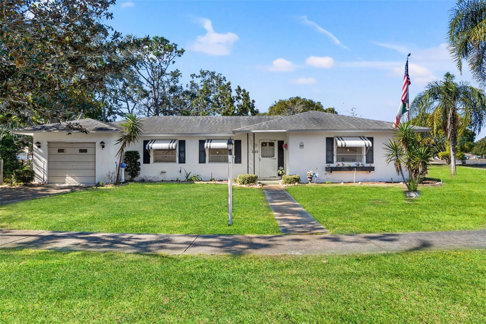 7222 Holiday Dr photo 4