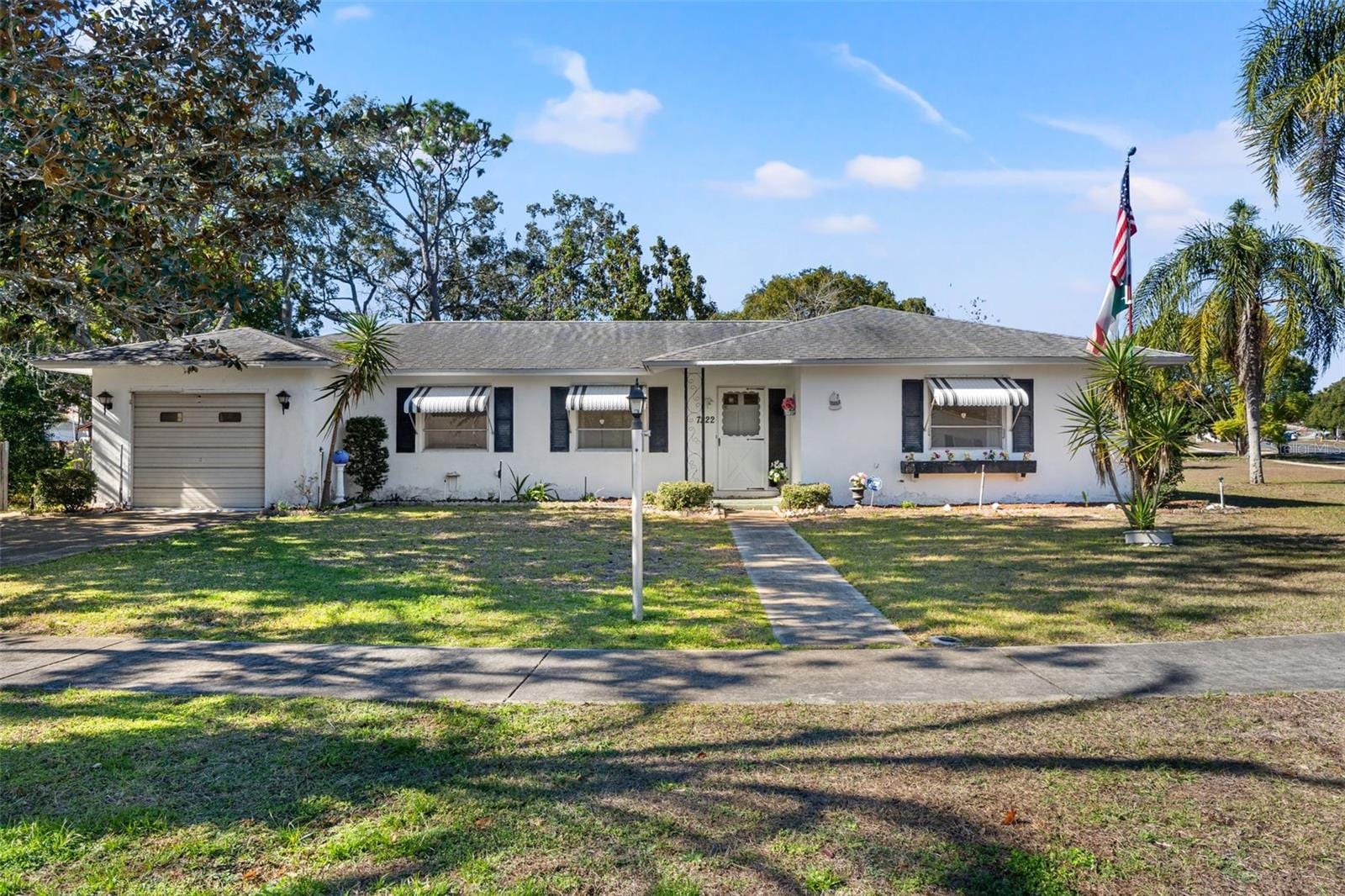 7222 Holiday Dr photo 5