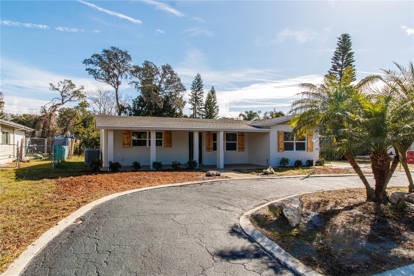 7122 Astor Dr photo 2
