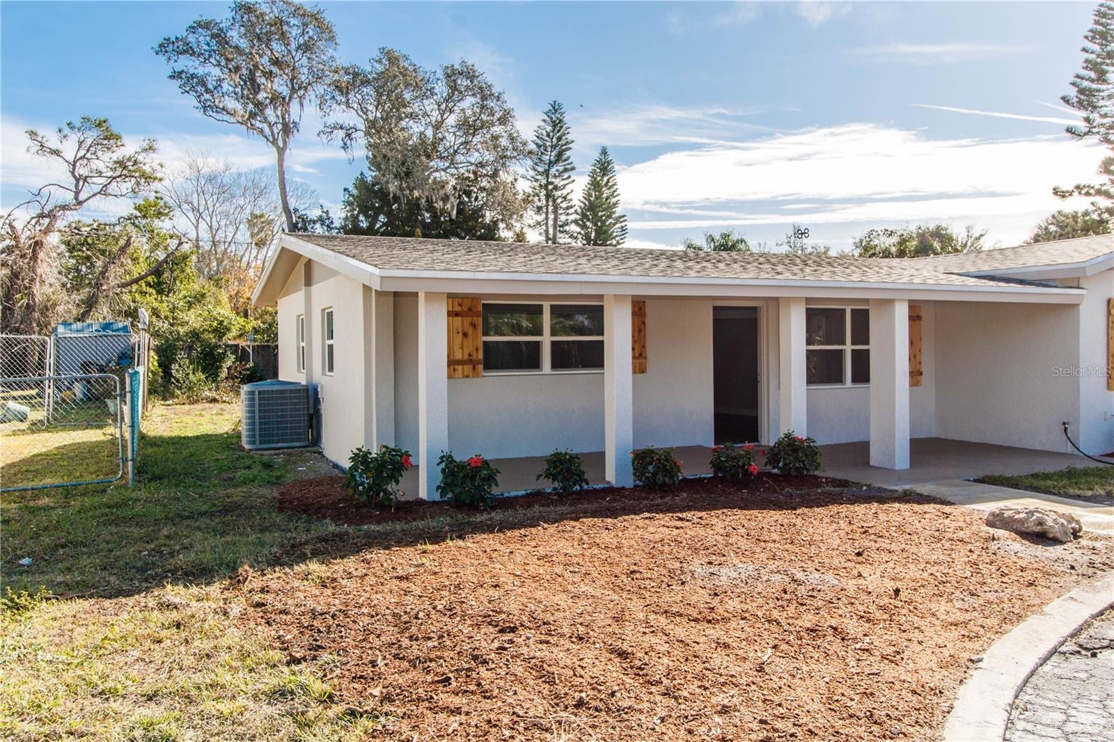 7122 Astor Dr photo 3