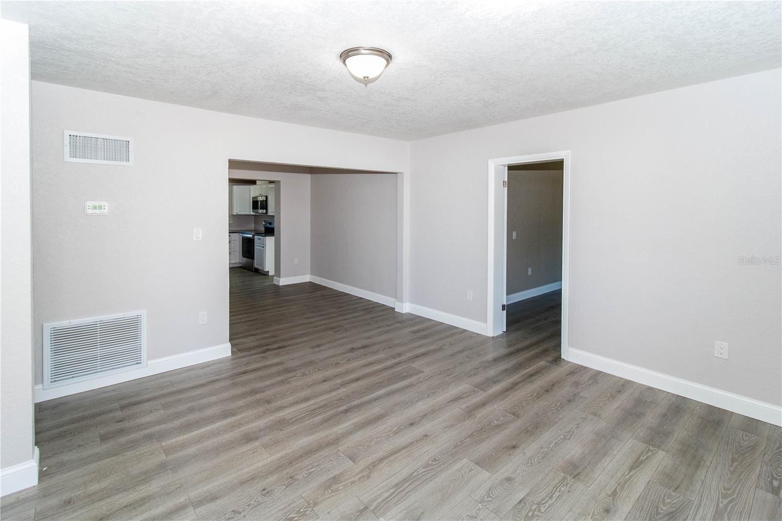 7122 Astor Dr photo 4