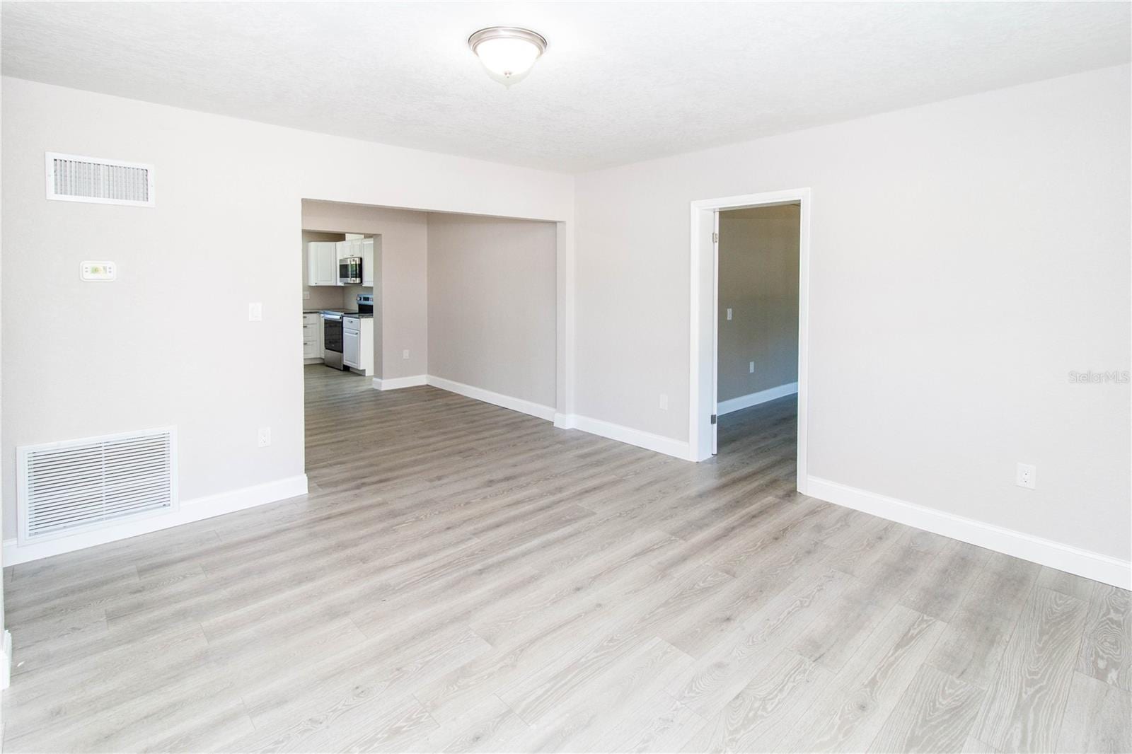 7122 Astor Dr photo 5