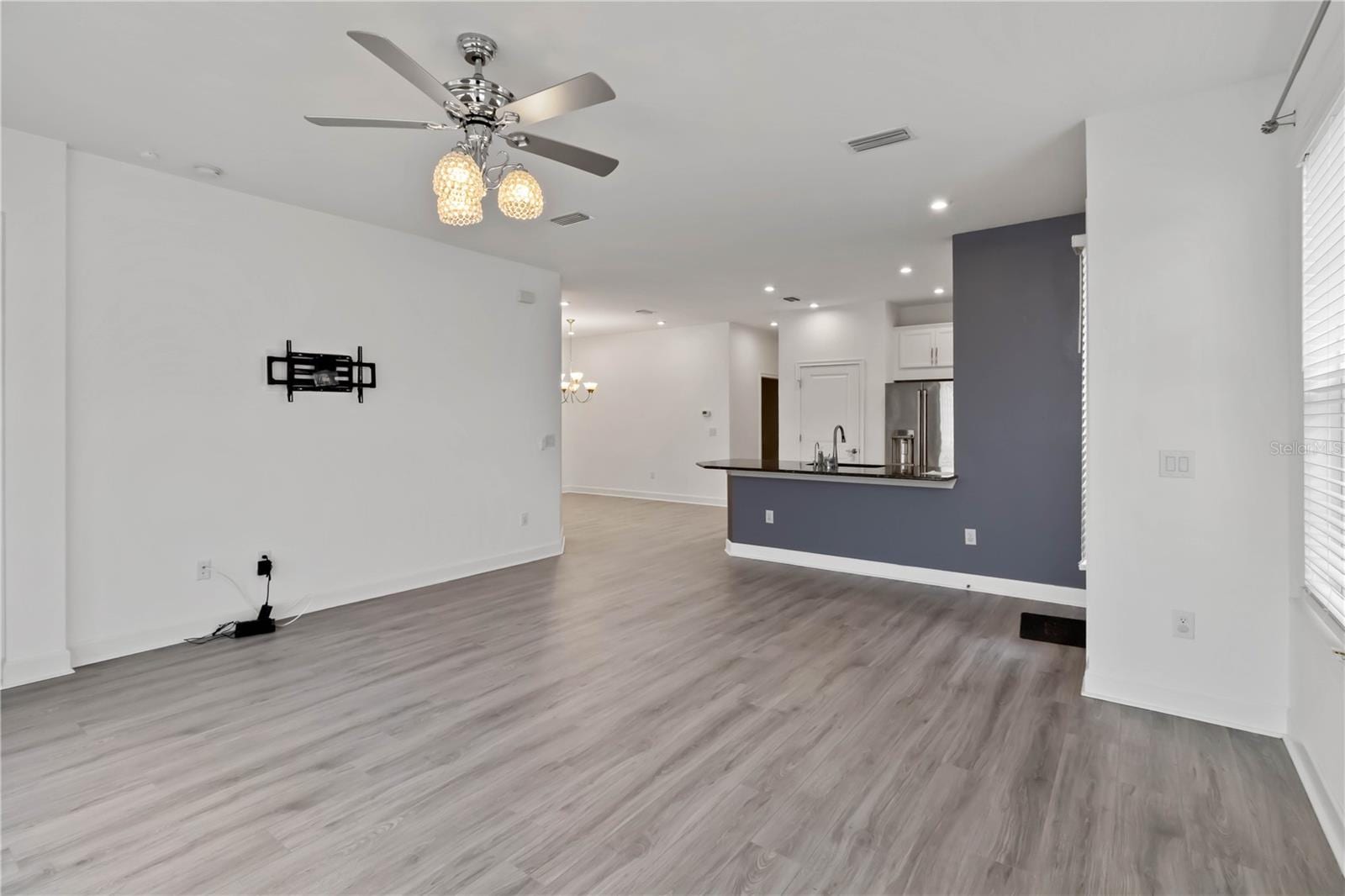 10934 Wendover Dr photo 3