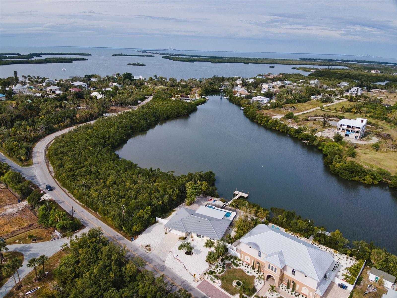 910 Bayshore Dr photo 3