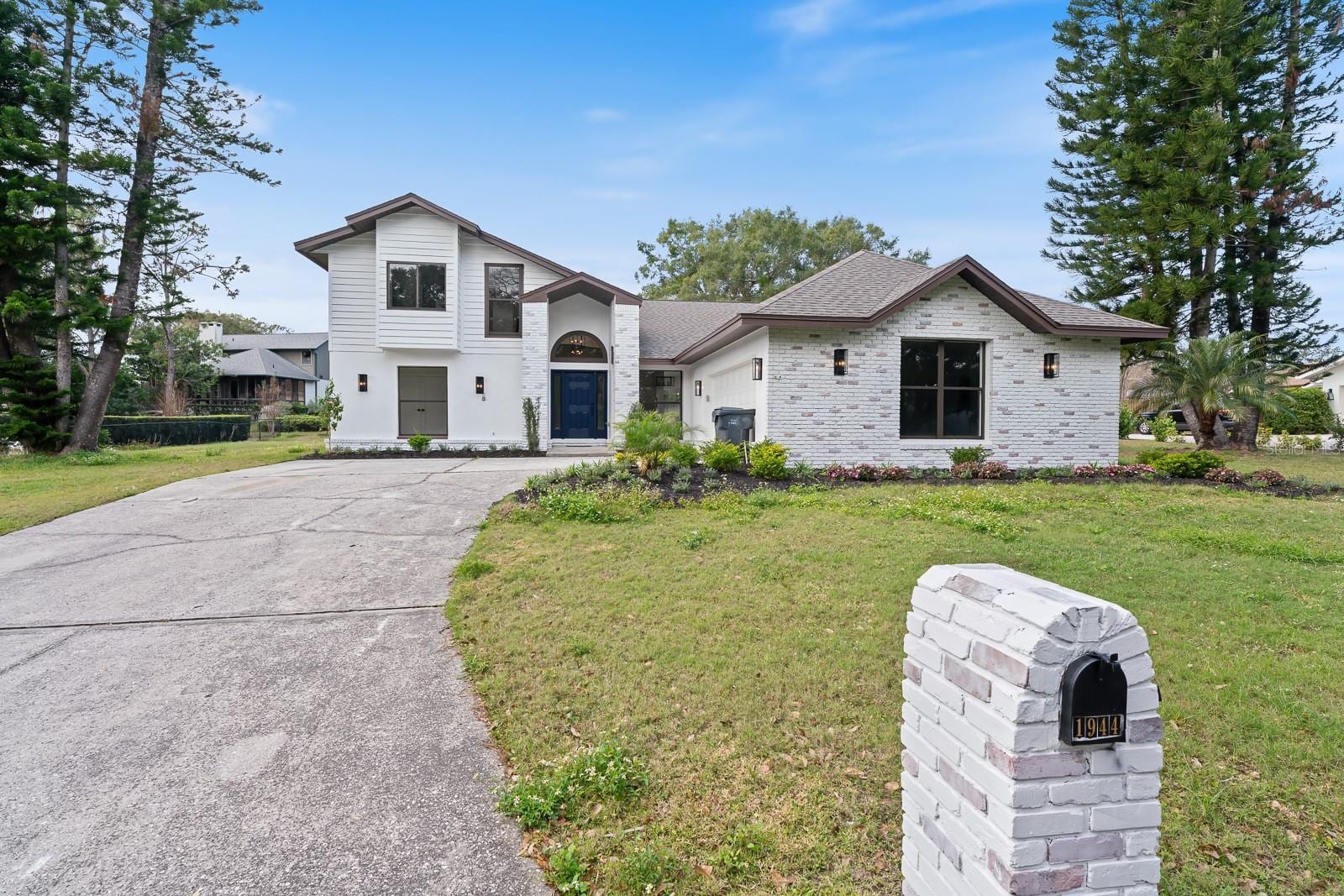 1944 Vista View Dr photo 2