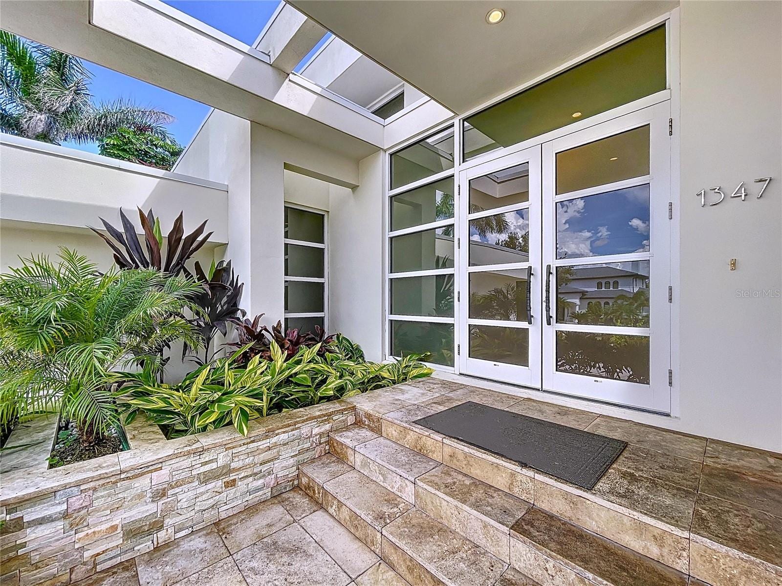 1347 Harbor Dr photo 5