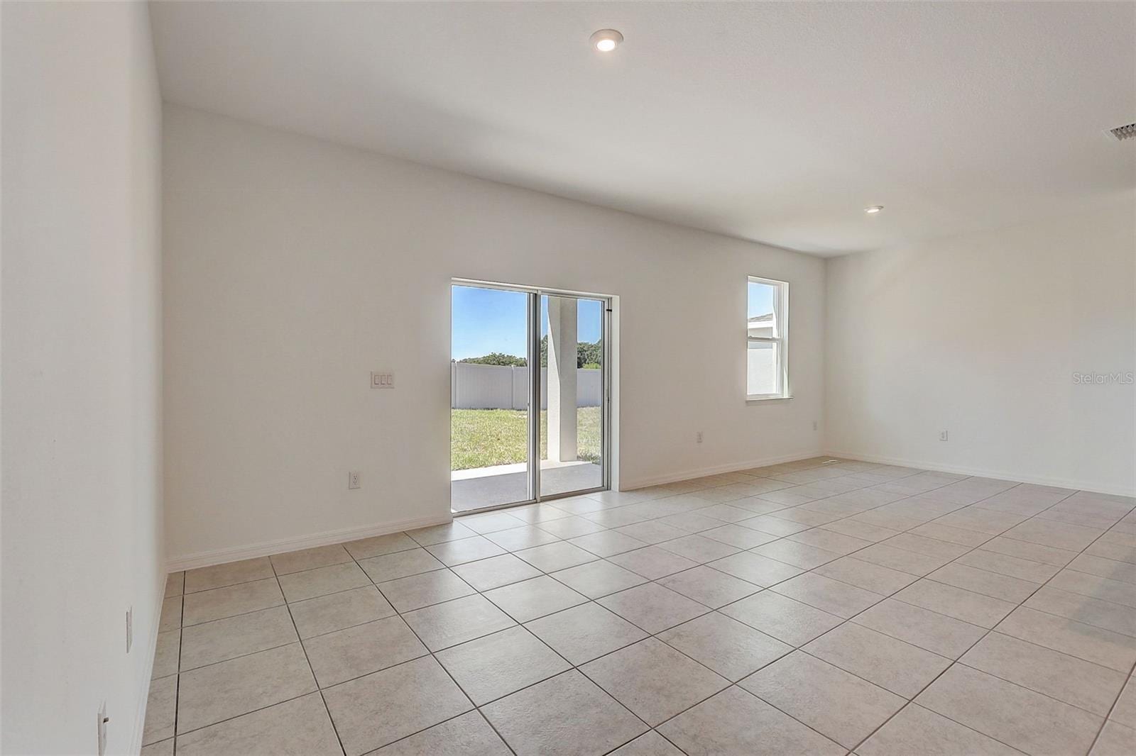 929 Pearlwood Loop photo 4