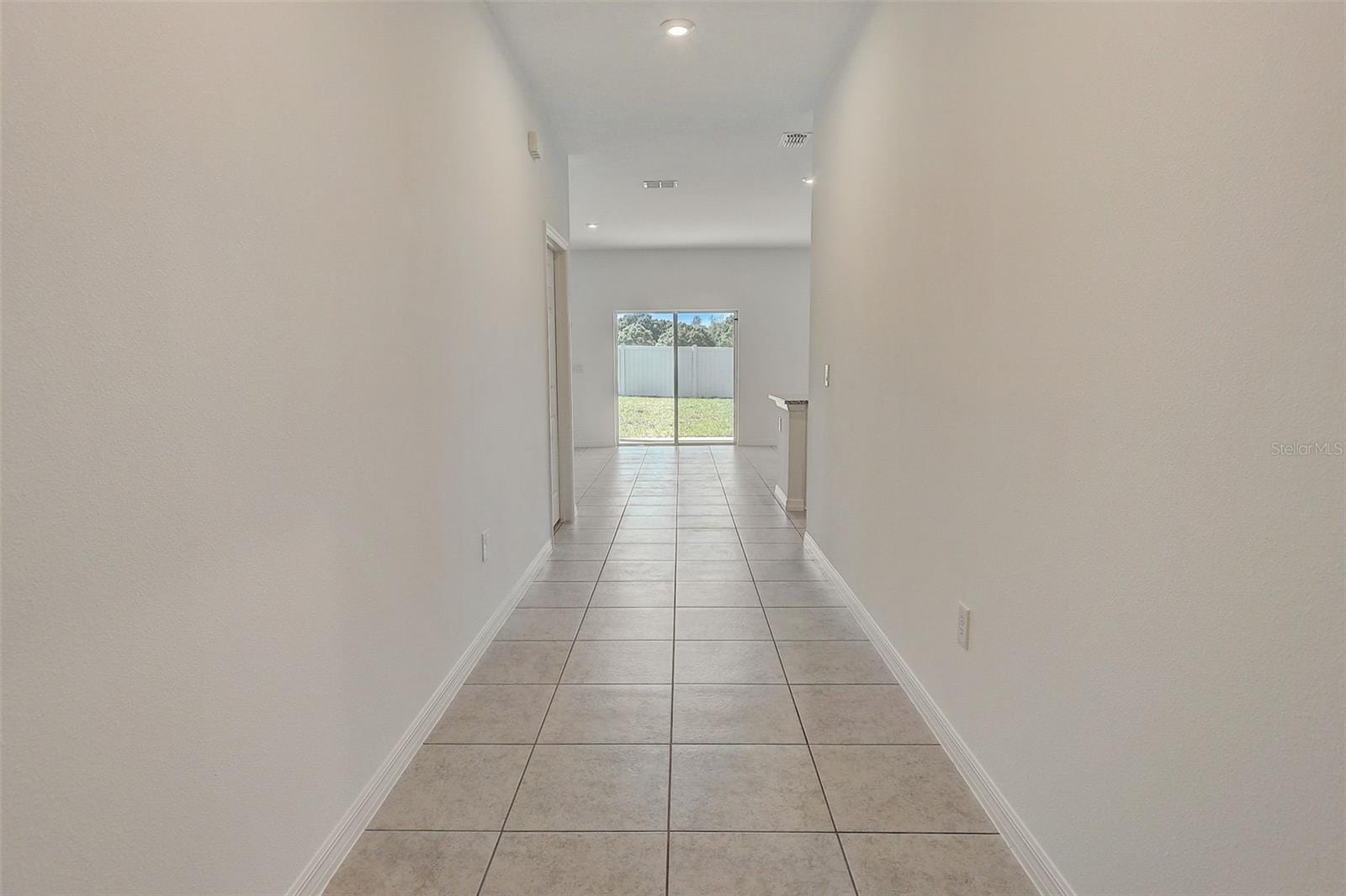 936 Pearlwood Loop photo 2